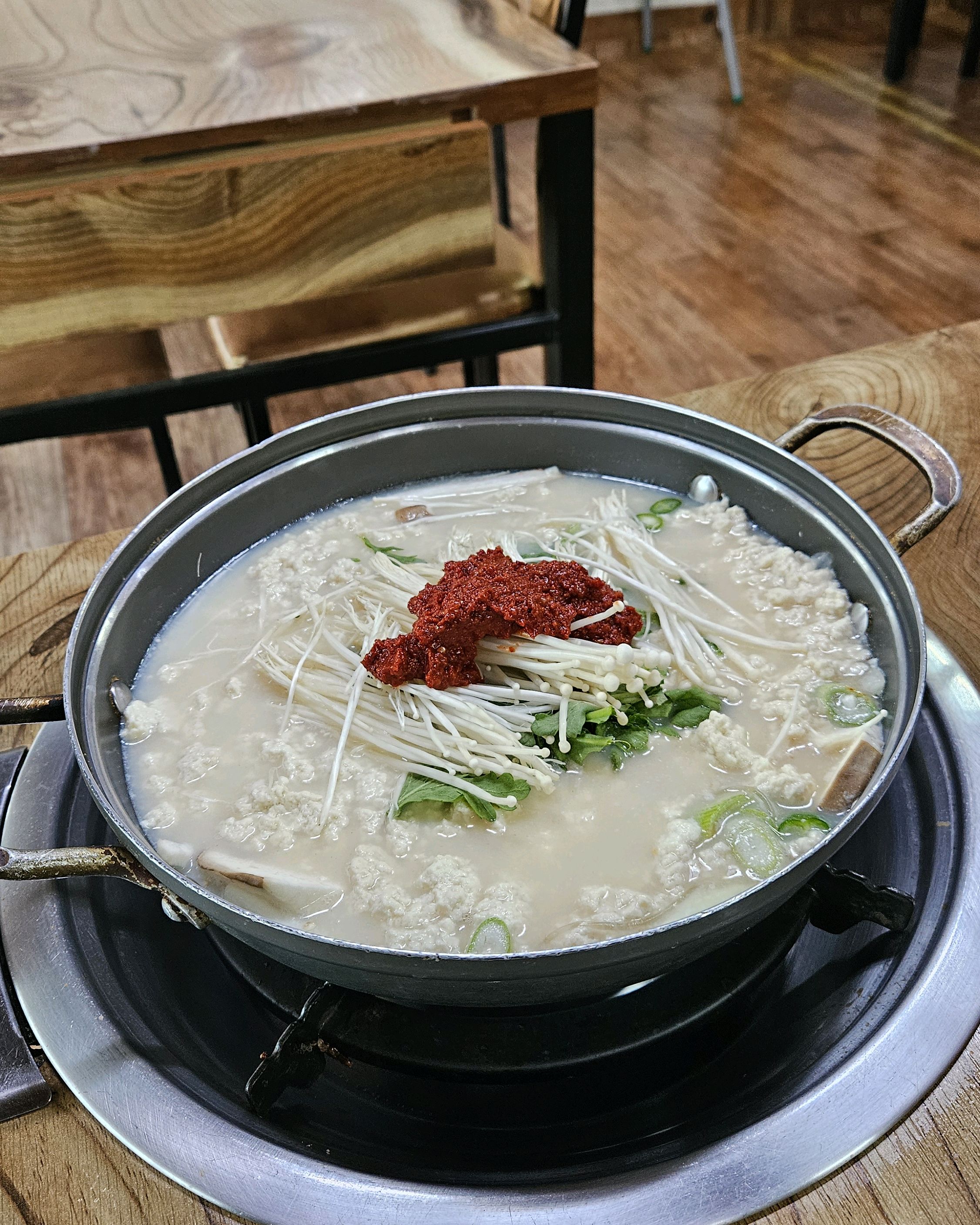 400년집초당순두부 offers an authentic and comforting expe