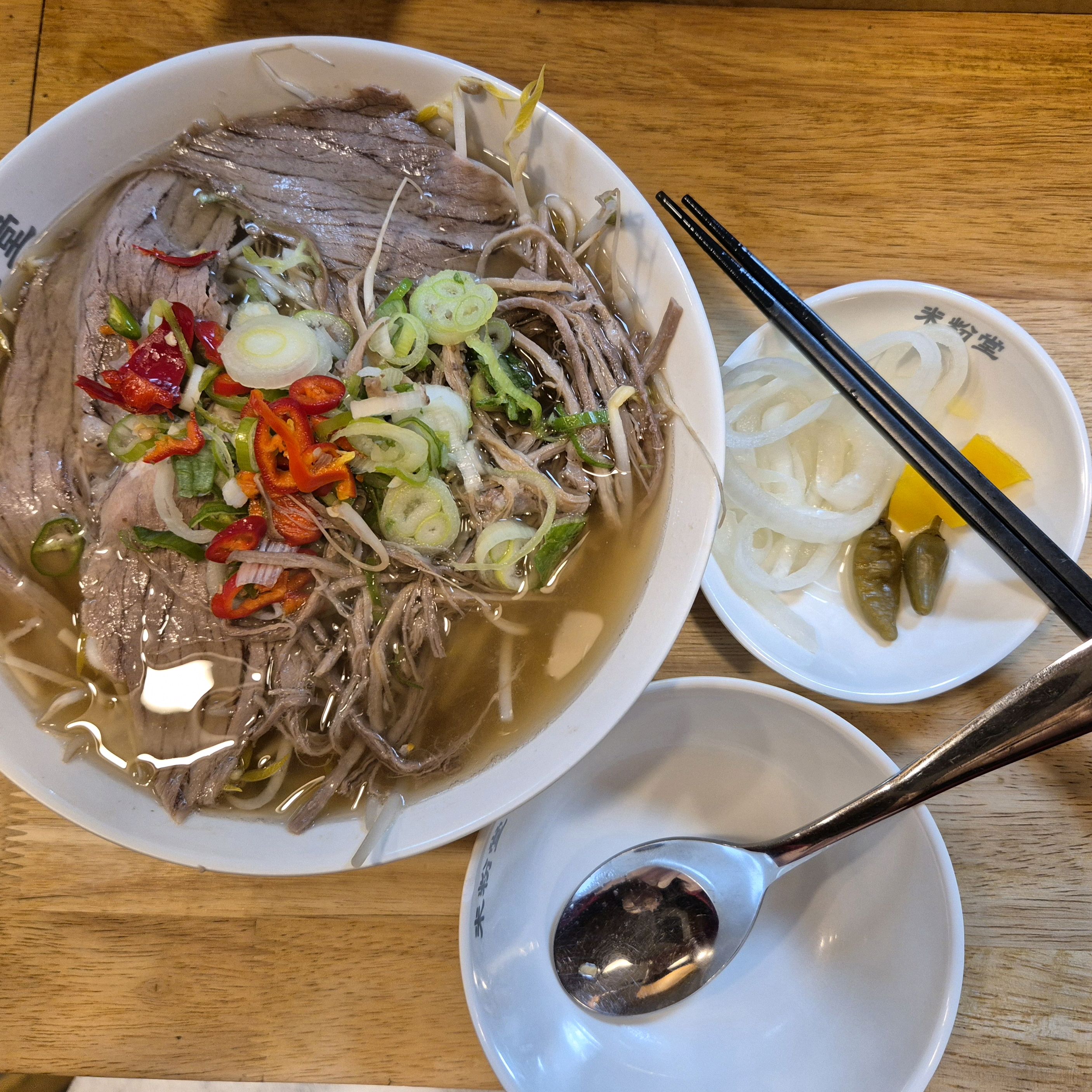 조용하고 깨끗한 식당입니다.국수 국물이 더 뜨거우면 좋겠어요 - 부산 서면 맛집 미분당 서면점