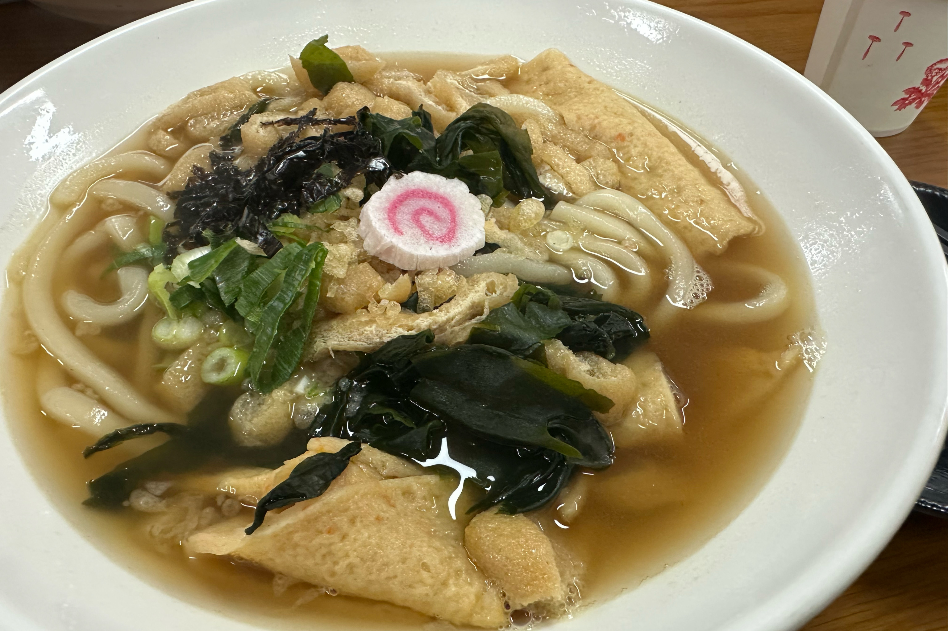 오랜만에 방문했는데 우동국물 여전히 진하고 맛있네요 주차공간 앞쪽으로 아주 넓게 준비되어있