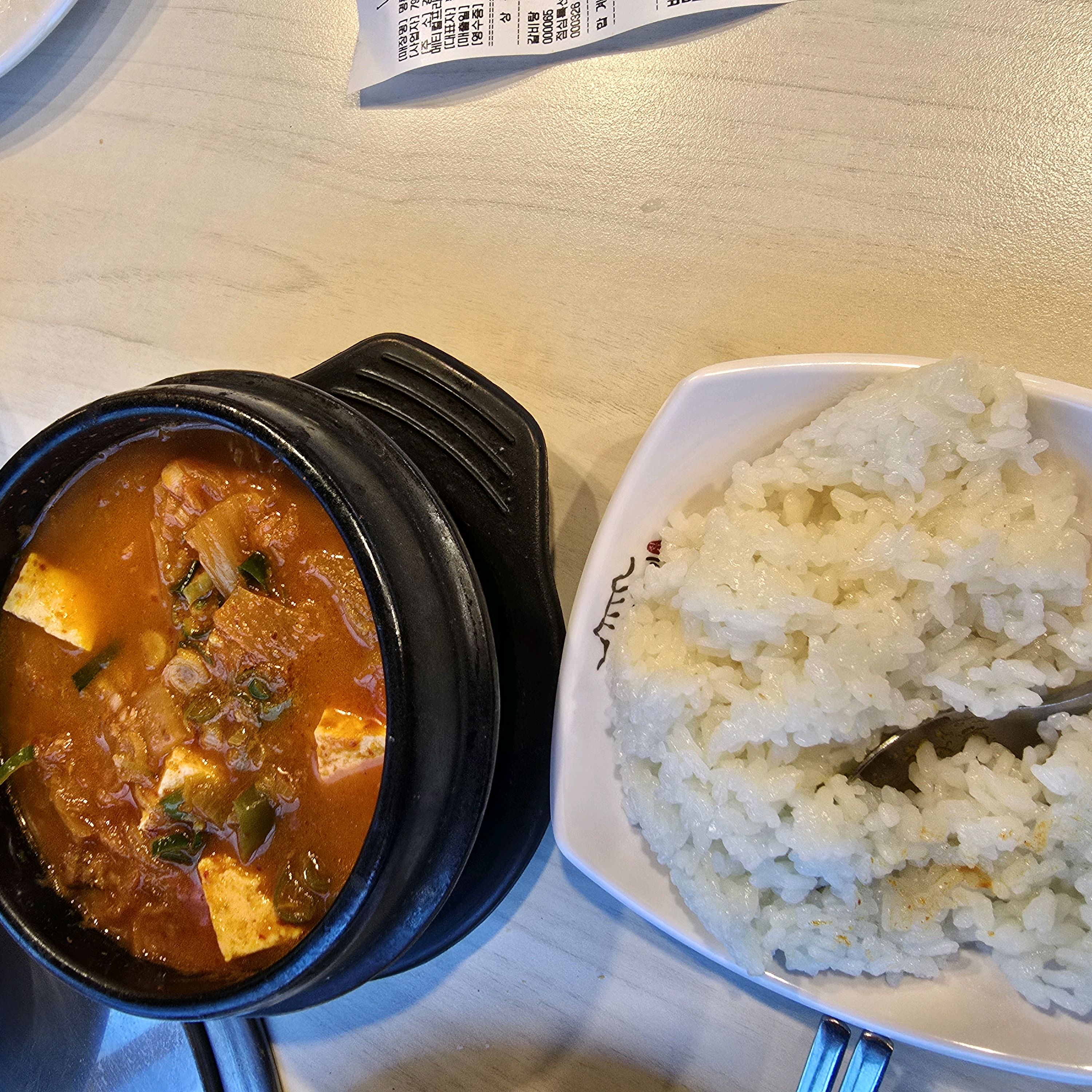 엄마랑 점심특선으로 갈비탕과 김치찌개를 먹었어요. - 목감 맛집 명륜진사갈비 시흥목감점