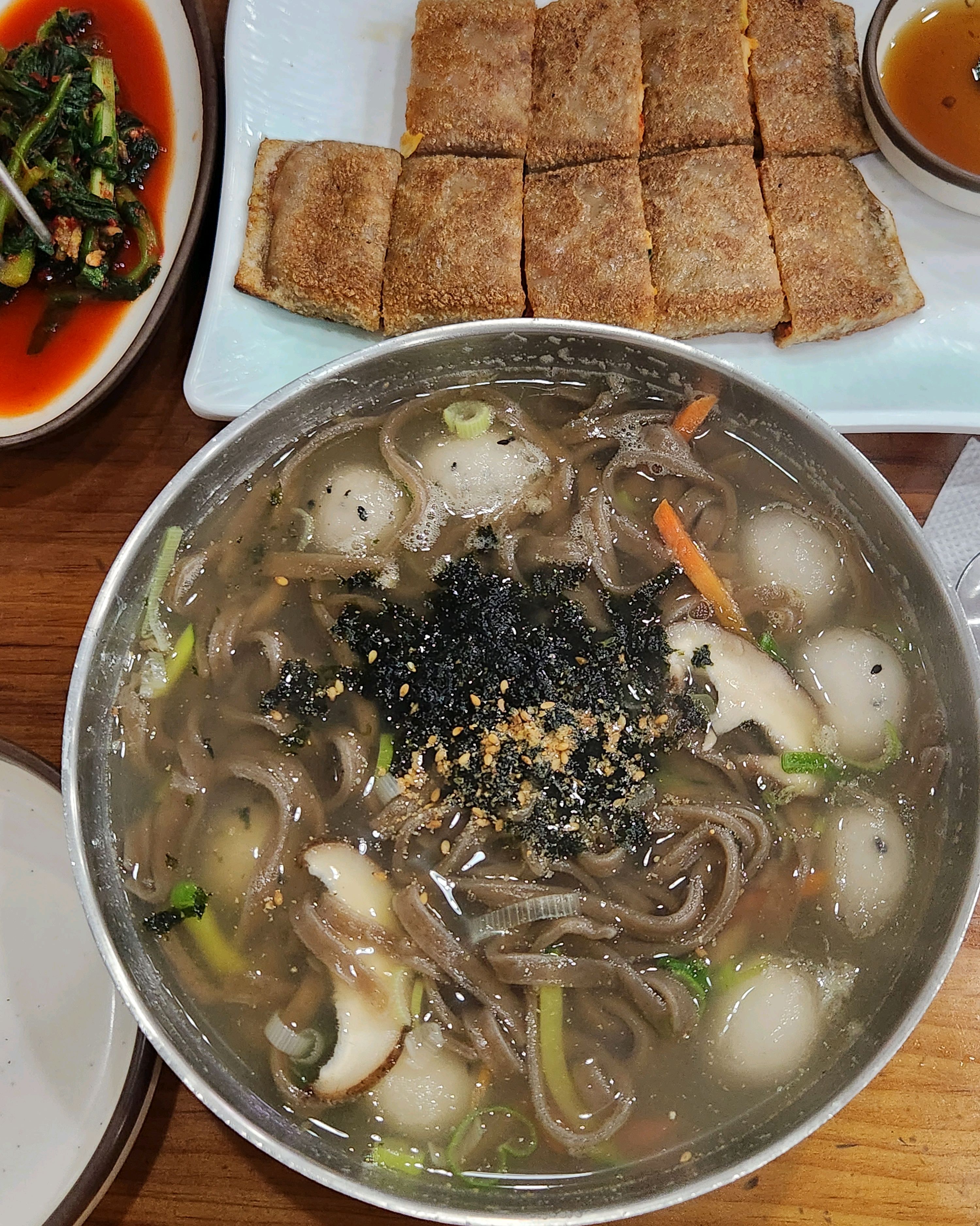 Jamsil Naru Branch of Bongpyeong Memilchon, a restaurant specializing in yukgaejang at Seongnae Station
