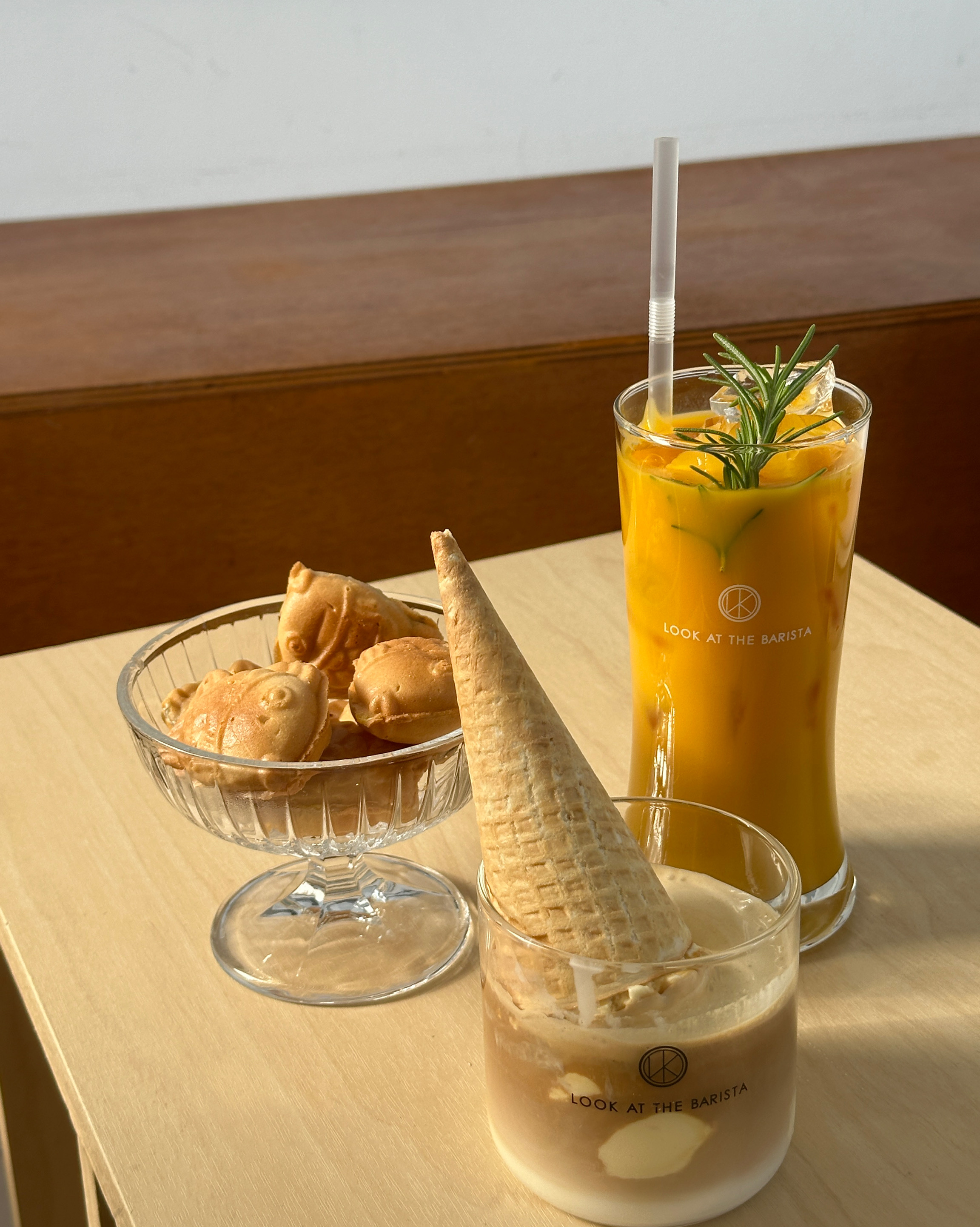 뷰가 너무 좋은 카페입니다! - 송정 맛집 룩앳더바리스타 송정 구덕포점