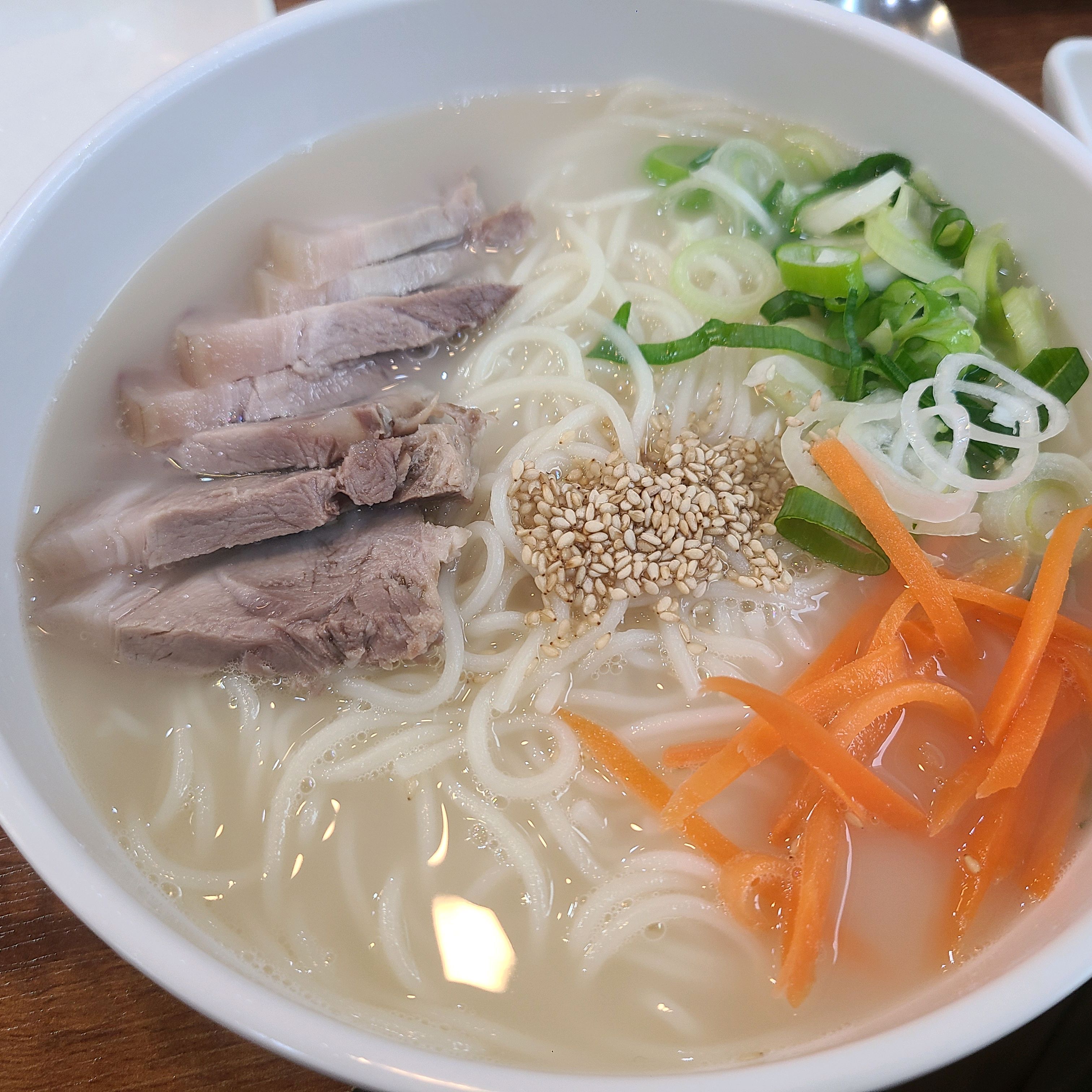 2000년에 오픈하셨다는데 음식내공이 장난이 아니신거 같아요~ - 제주 맛집 국수마당 본점