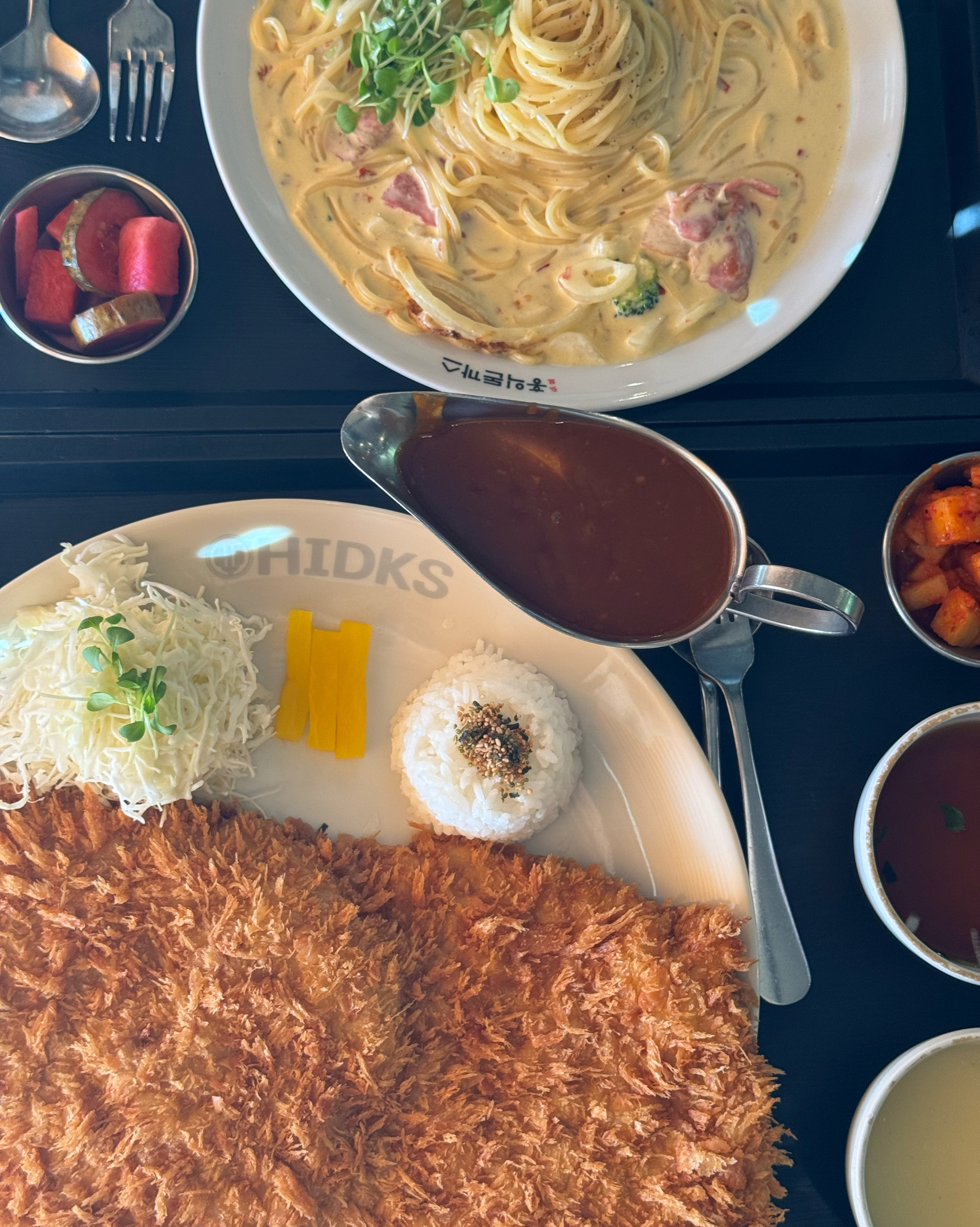매장이 넓고 뷰가 좋아요 - 비산동 맛집 홍익돈까스 안양점