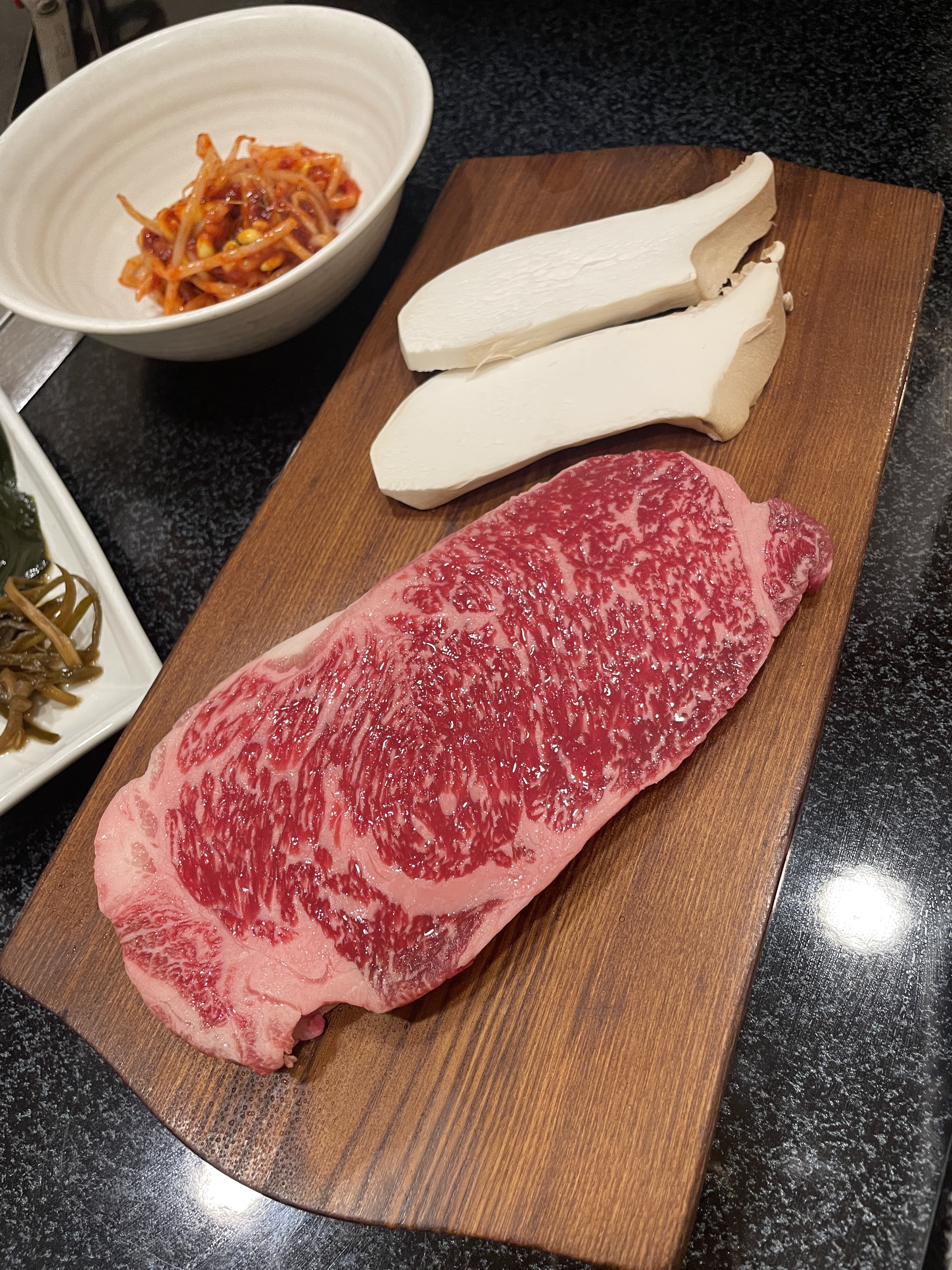 음식 재료도 좋고 전체적으로 담백하고 건강해서 어른들도 너무 좋아하실 것 같아요 실제로 저