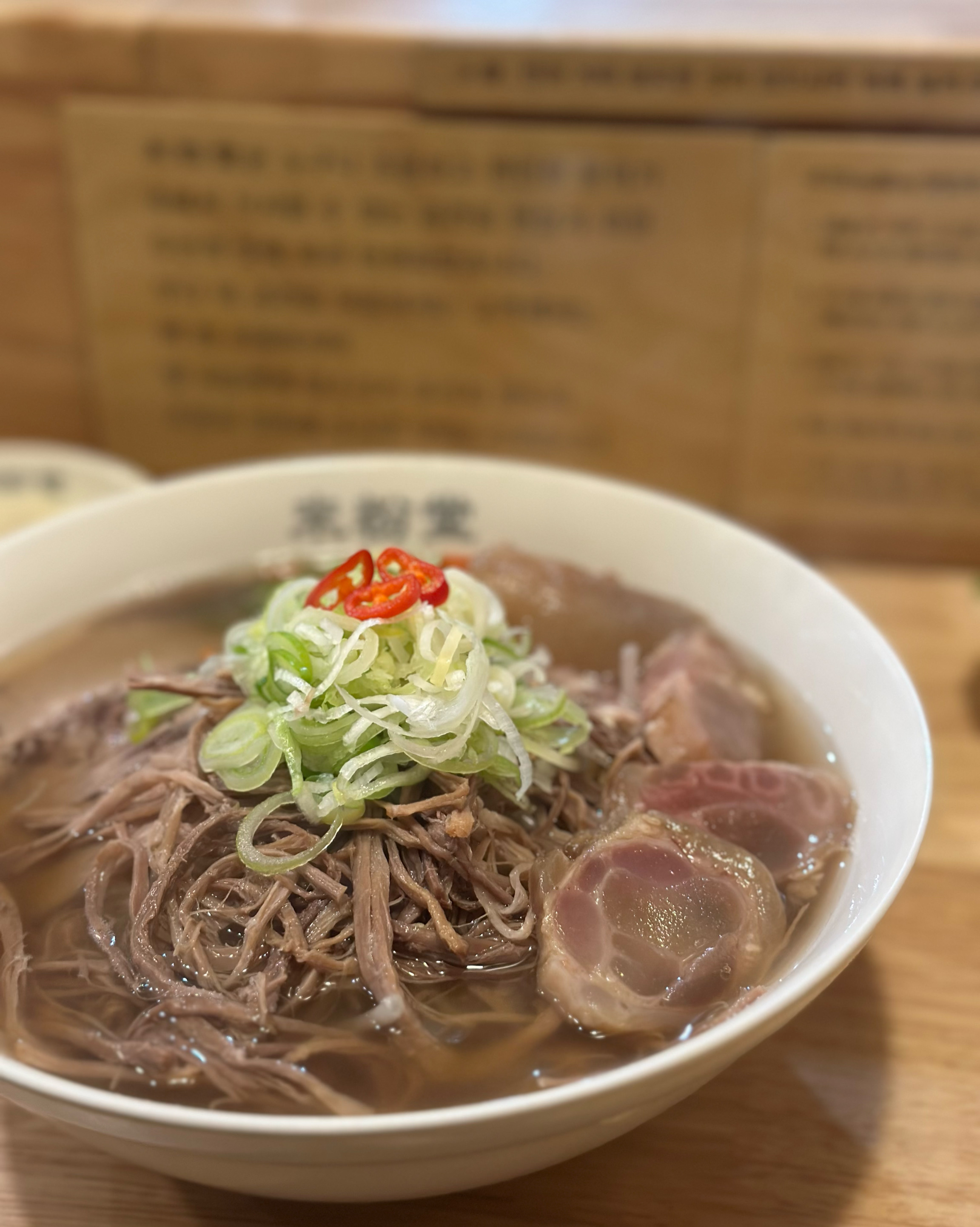 혼밥 하기 편한 분위기고 음식이 빨리 나와서 좋아요! 맛있게 먹는 법에 면, 숙주, 고기