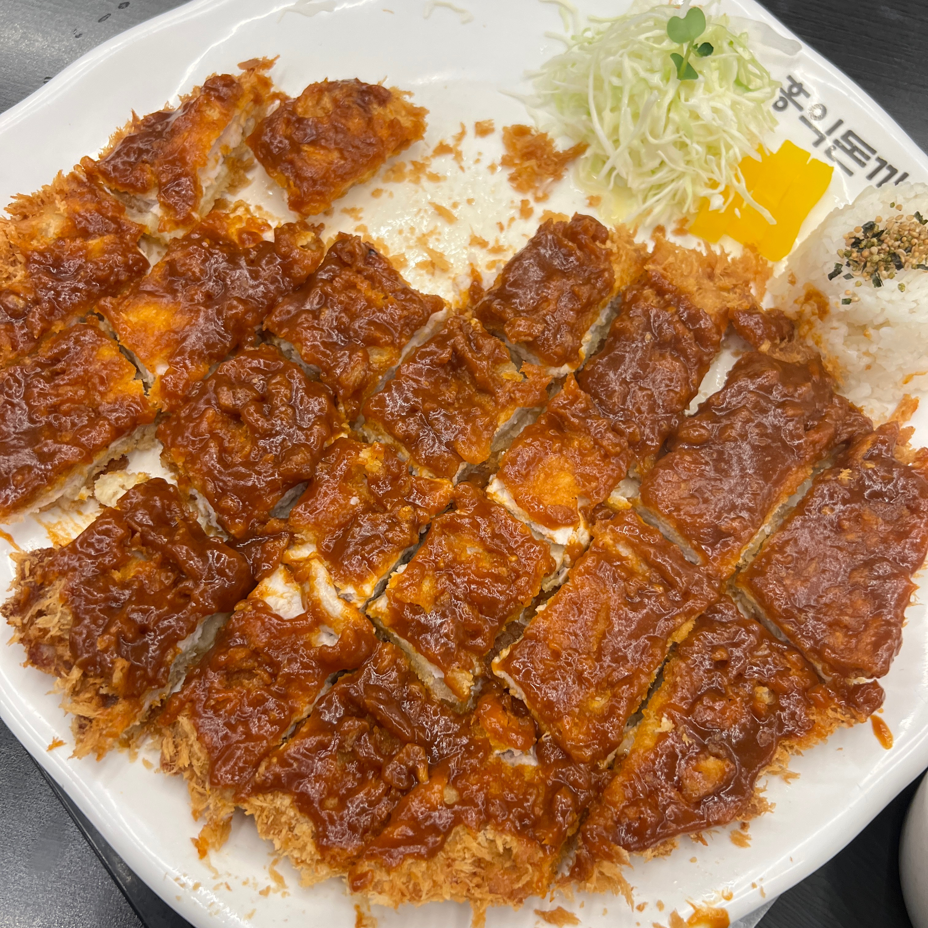 오랜만에 방문했는데 여전히 맛있네요..? 볶음우동은 중간맛이 딱인듯!? - 인천 미추홀구 맛집 홍익돈까스 인천미추홀점