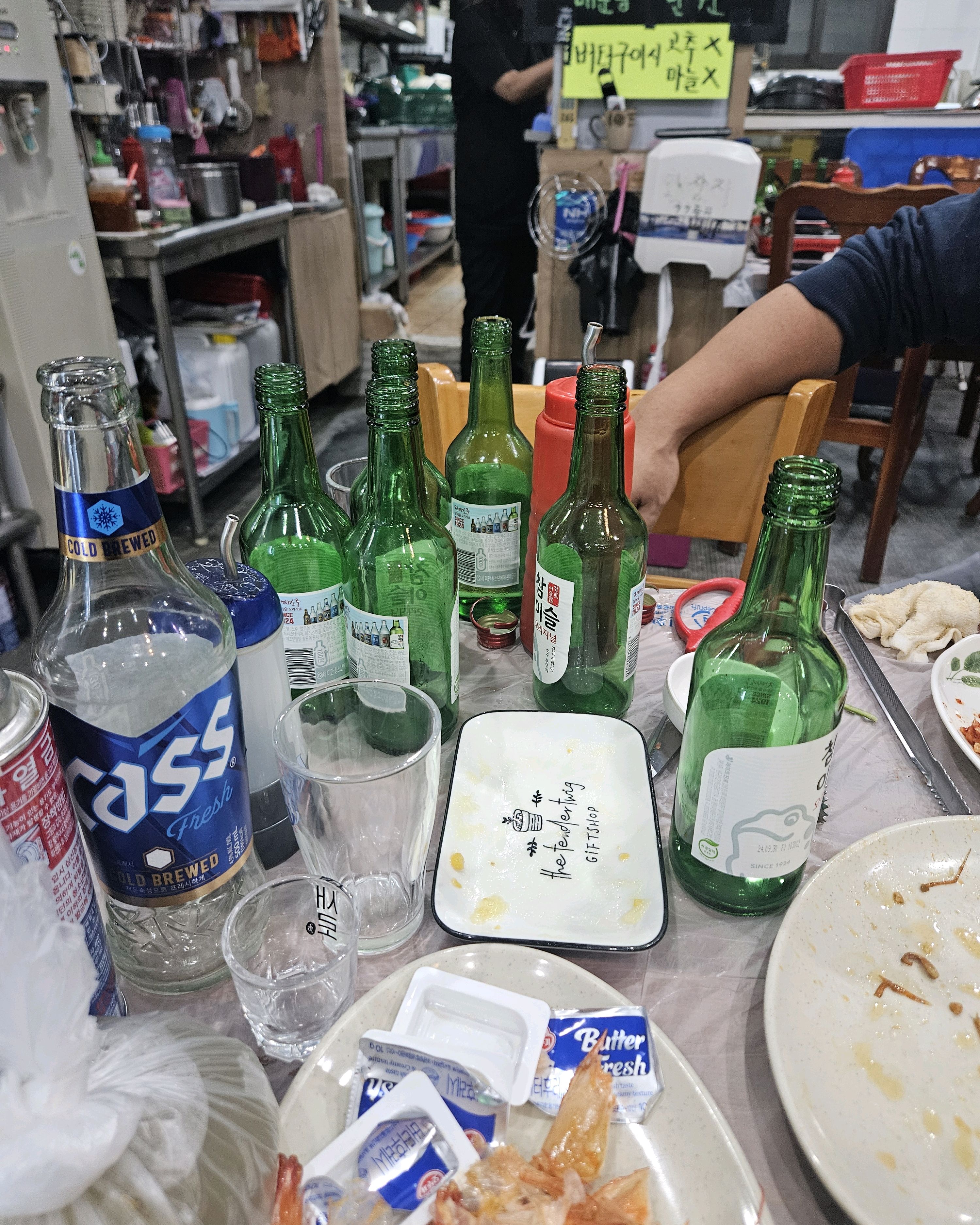 재료 신선하고 가성비가 좋아서 술이 술술 넘어갑니다. - 조개 주주총회회센타