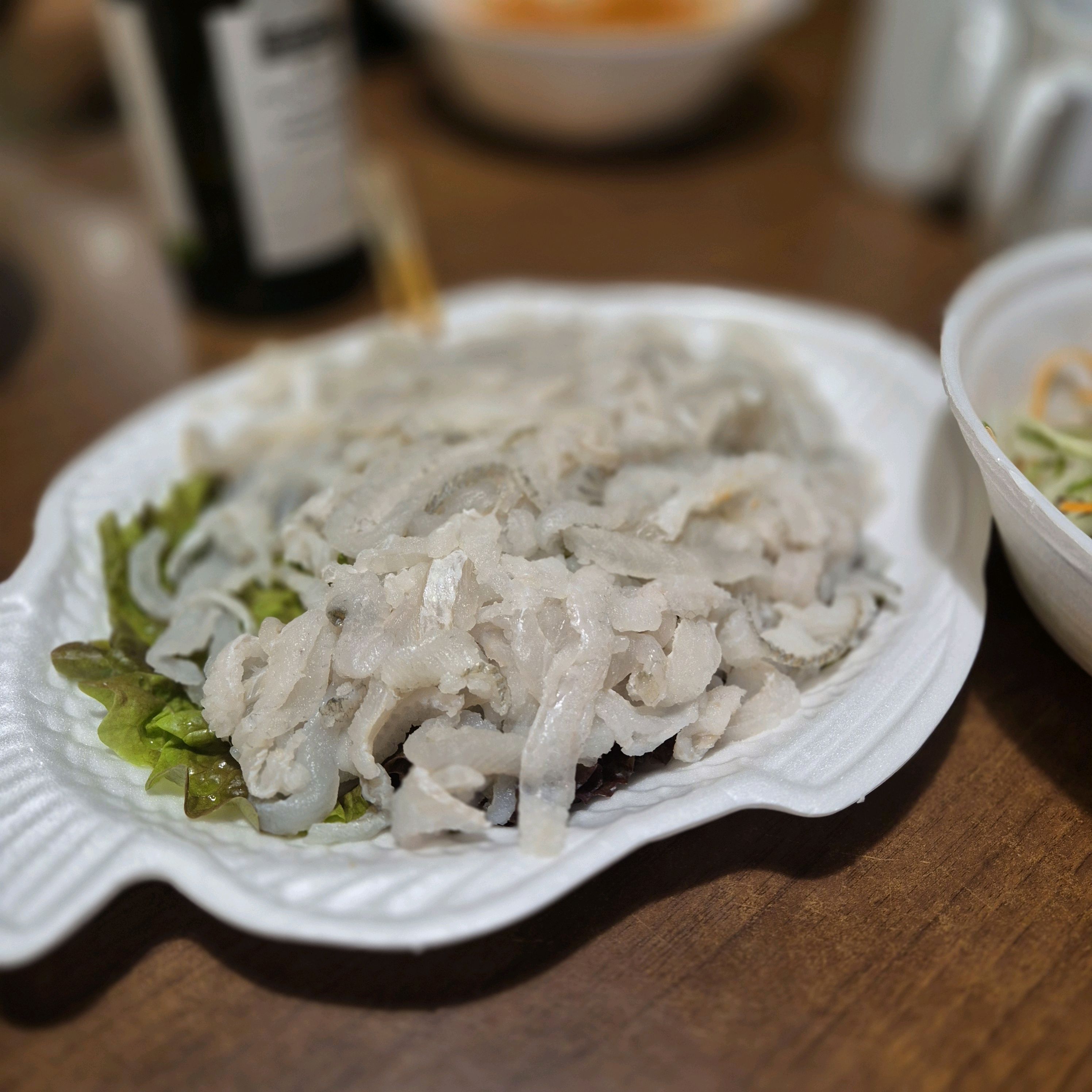 속초로 여행와서 지역주민들이 찾는 찐 맛집이라고 들어서 포장해와서 먹었네요. - 아바이마을 맛집 송도물회