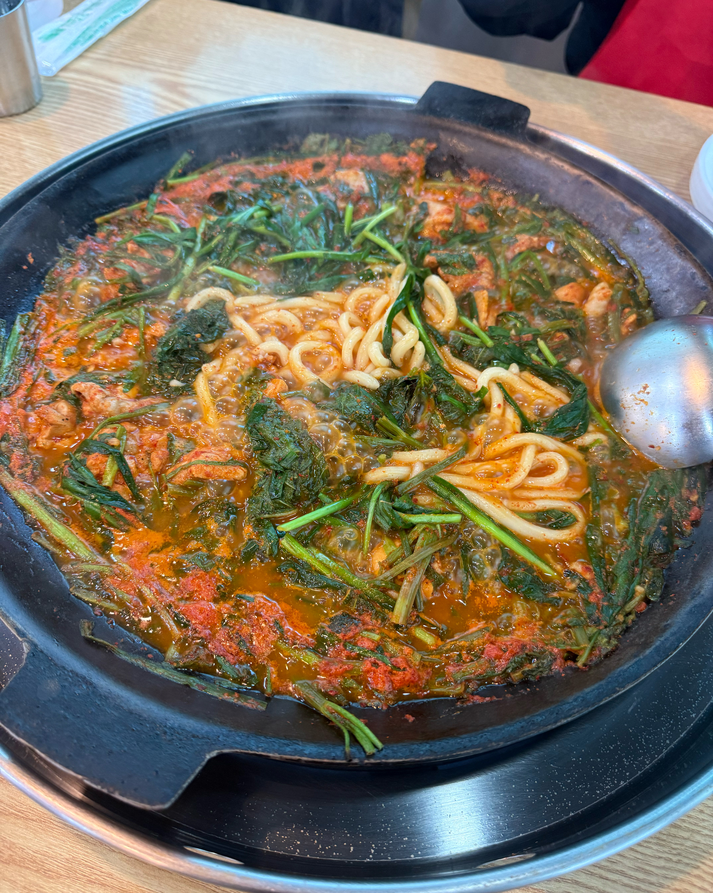 남편과 삼척여행 왔다가 물닭갈비 먹으러 🔥성원닭갈비🔥 우연히 왔어요! 너무 맛있어서 둘이서