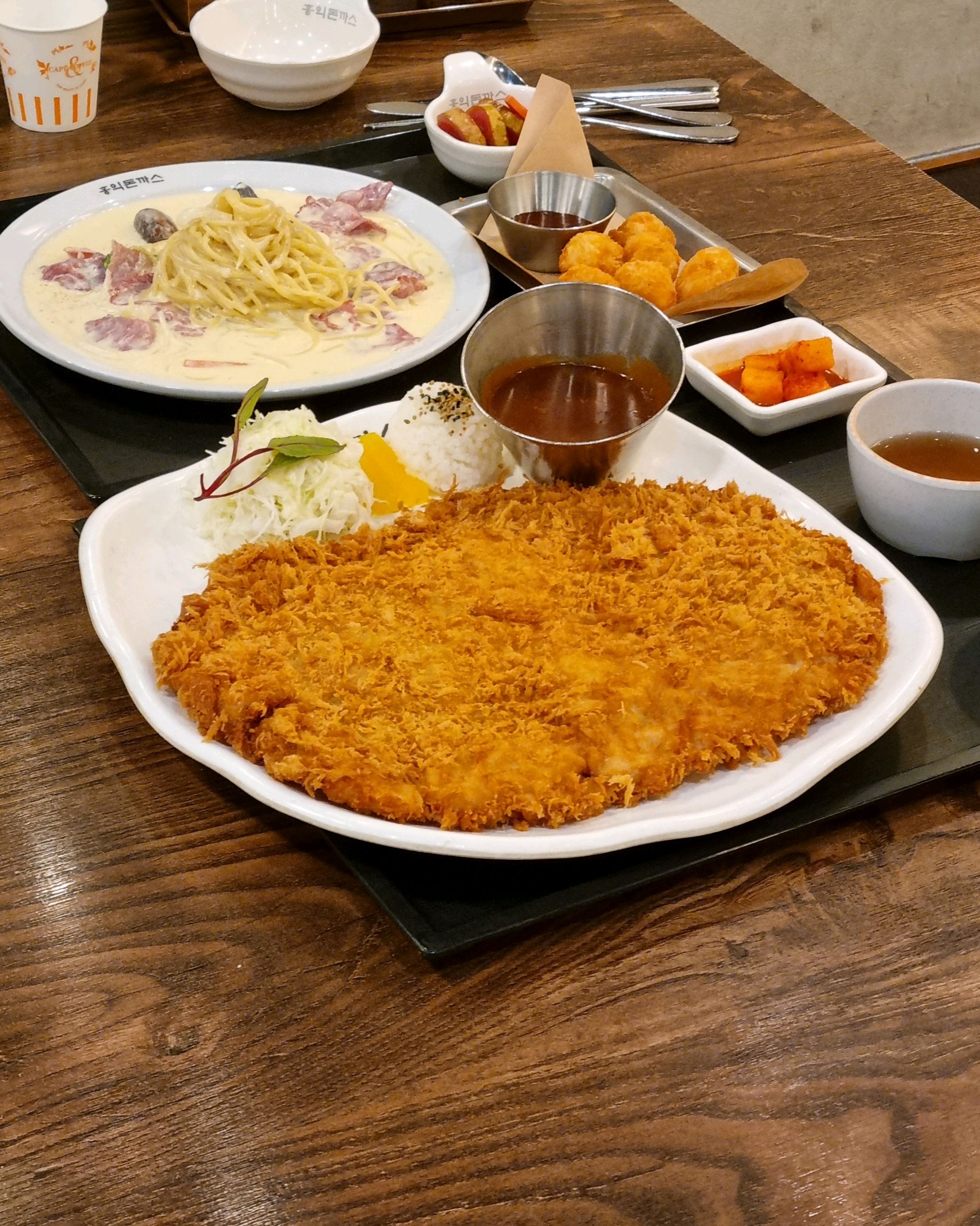맛있게 잘 먹었어요😁 음식들이 접시 가득 정말 푸짐하게 나와요! - 대구 수성구 맛집 홍익돈까스 대구황금점