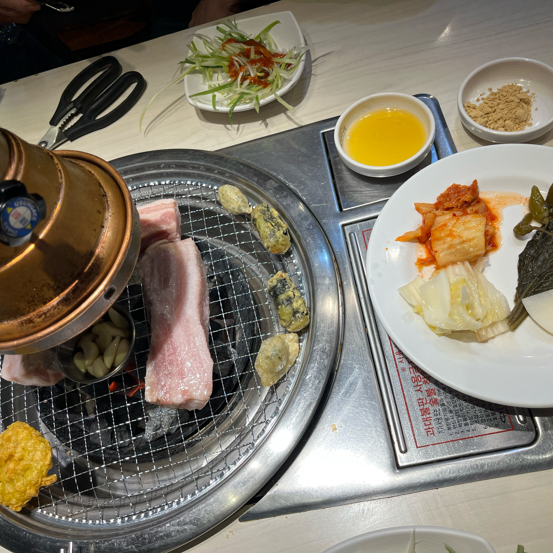 고기질이 좋고 반찬이 다양하고 맛이 좋습니다! 직원분들도 완전완전 친절하세요:) - 석촌호수 맛집 명륜진사갈비 석촌호수점