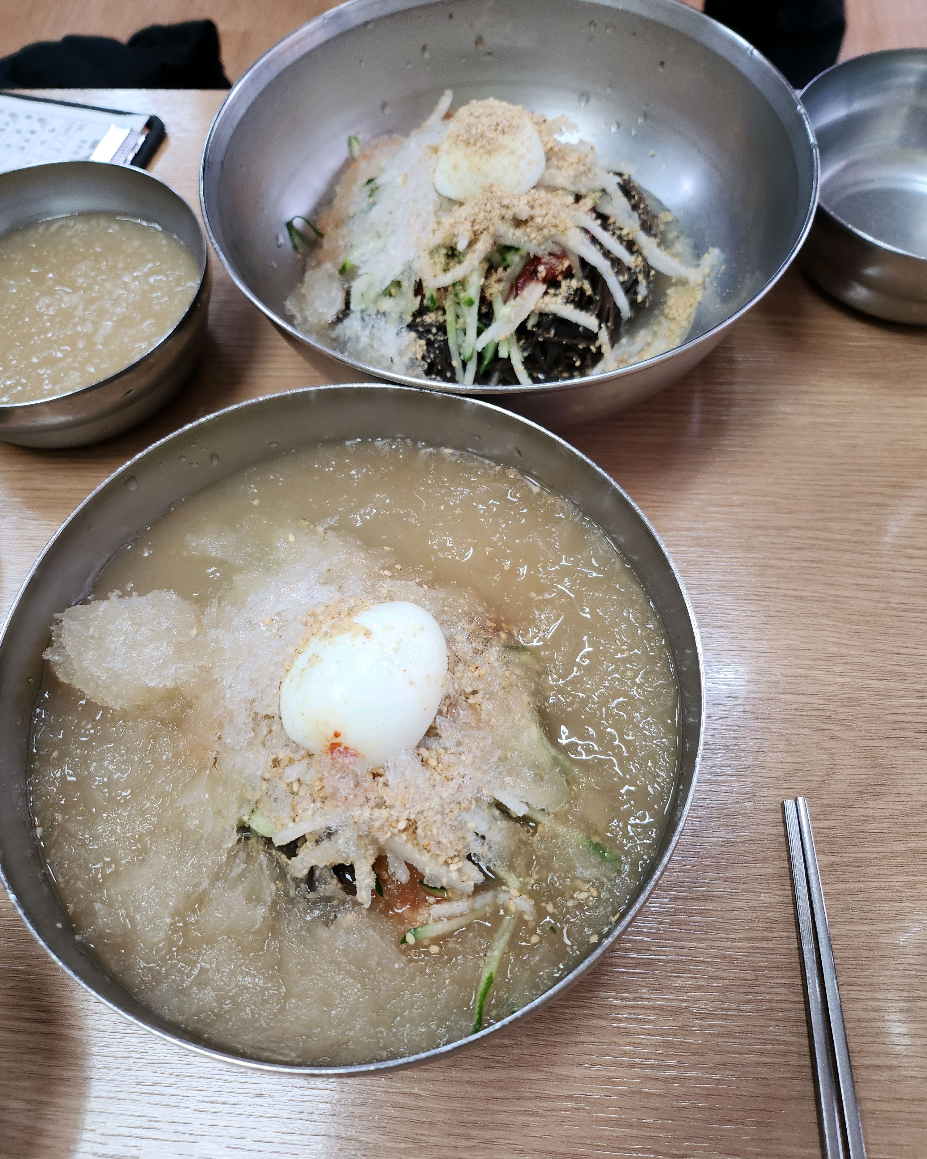 비냉과 물냉 둘다 맛있어요 비냉이 맵지 않아서 좋았어요~온육수도 맛있어요 꼭 드셔보세요 - 인천 맛집 별미칡냉면원조