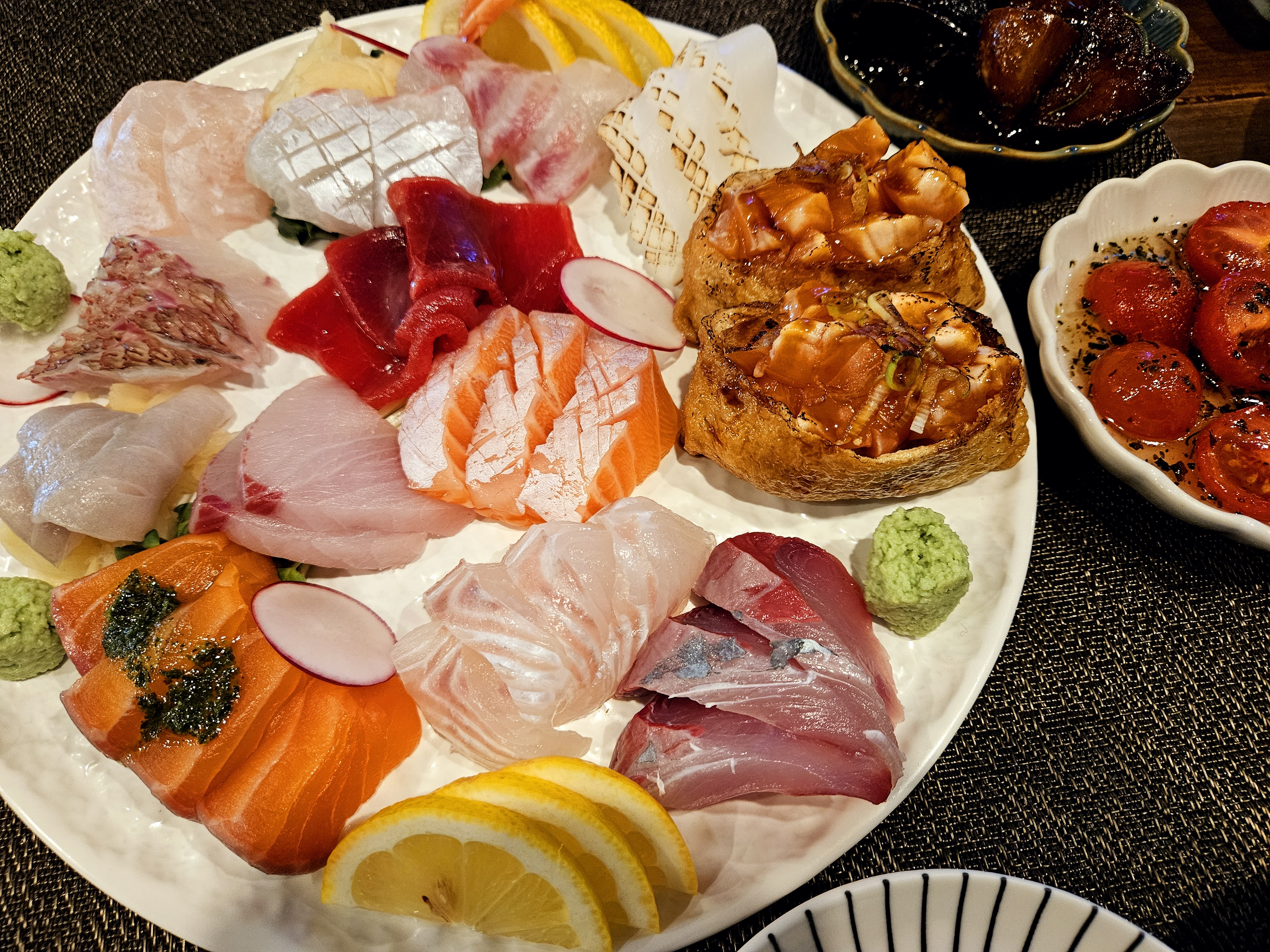 Yeonwoo Restaurant, a salmon rice bowl restaurant in Cheonho Station