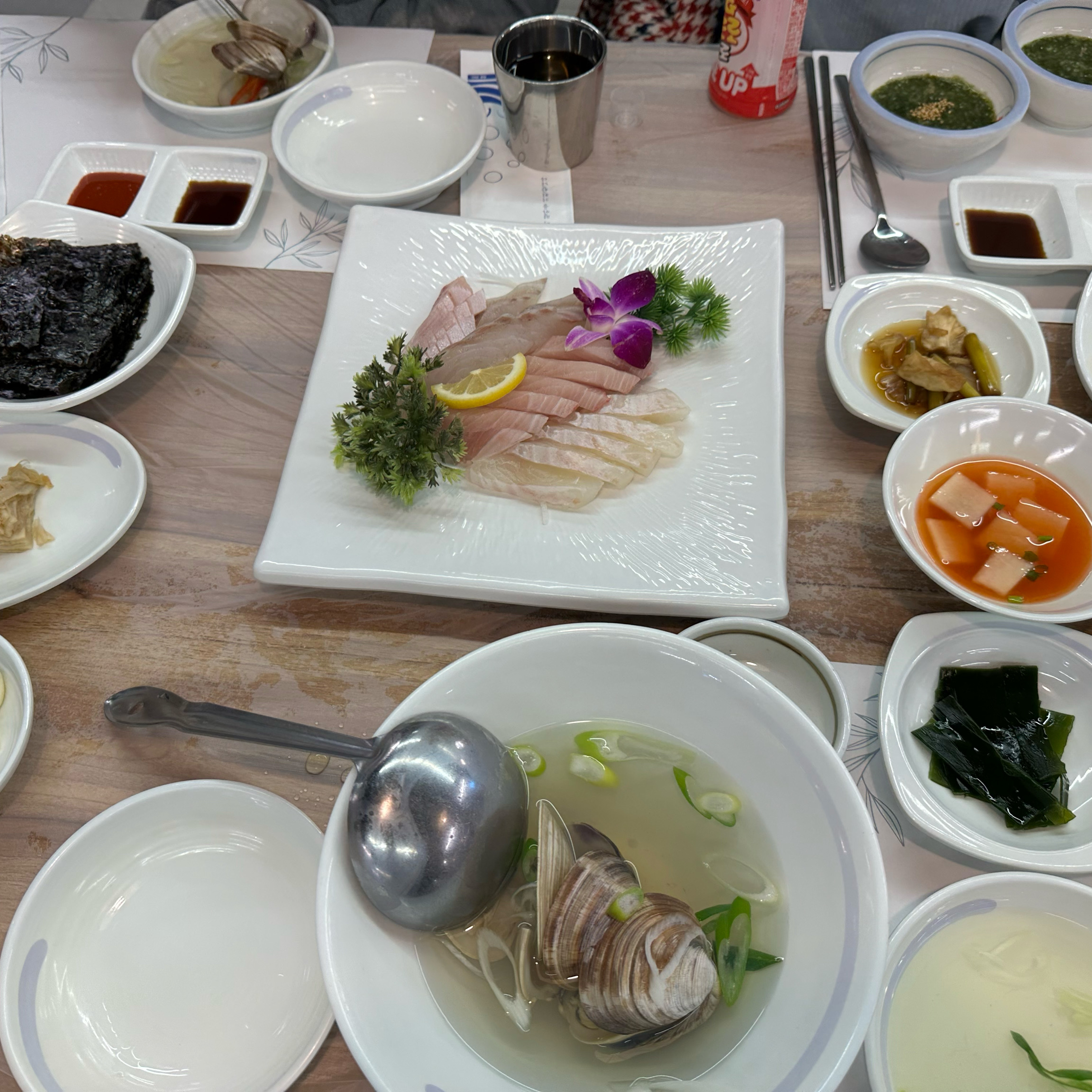 천안에서 가장 맛있는 횟집입니다. 대천에 가야만 먹을 수 있던 두발횟집을 천안에서 즐길 수