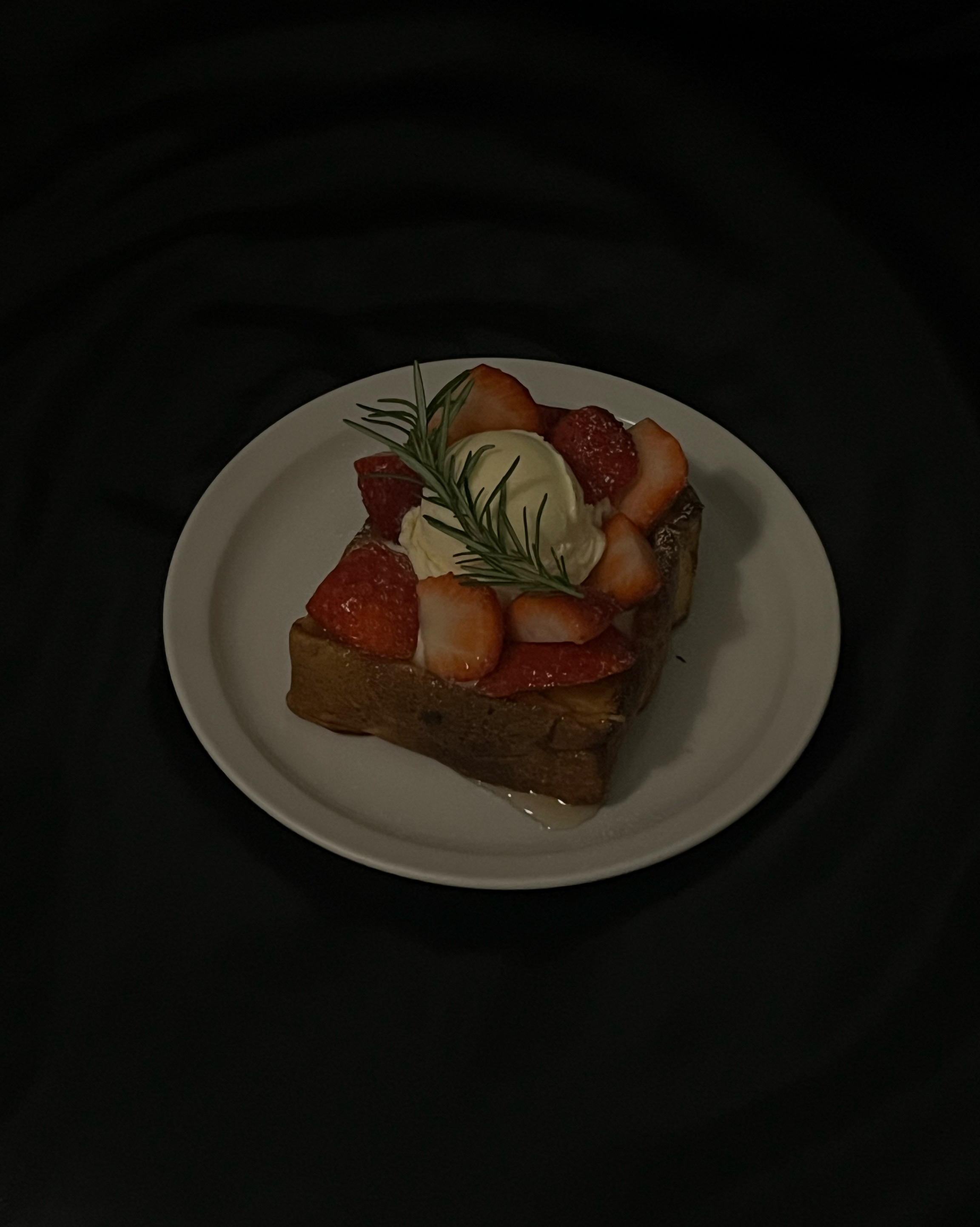 또또또간집 .. 지난번에 밤 시작하자마자 먹어보구 맛있어서 겨울 딸기 또 먹으러 왔는데,