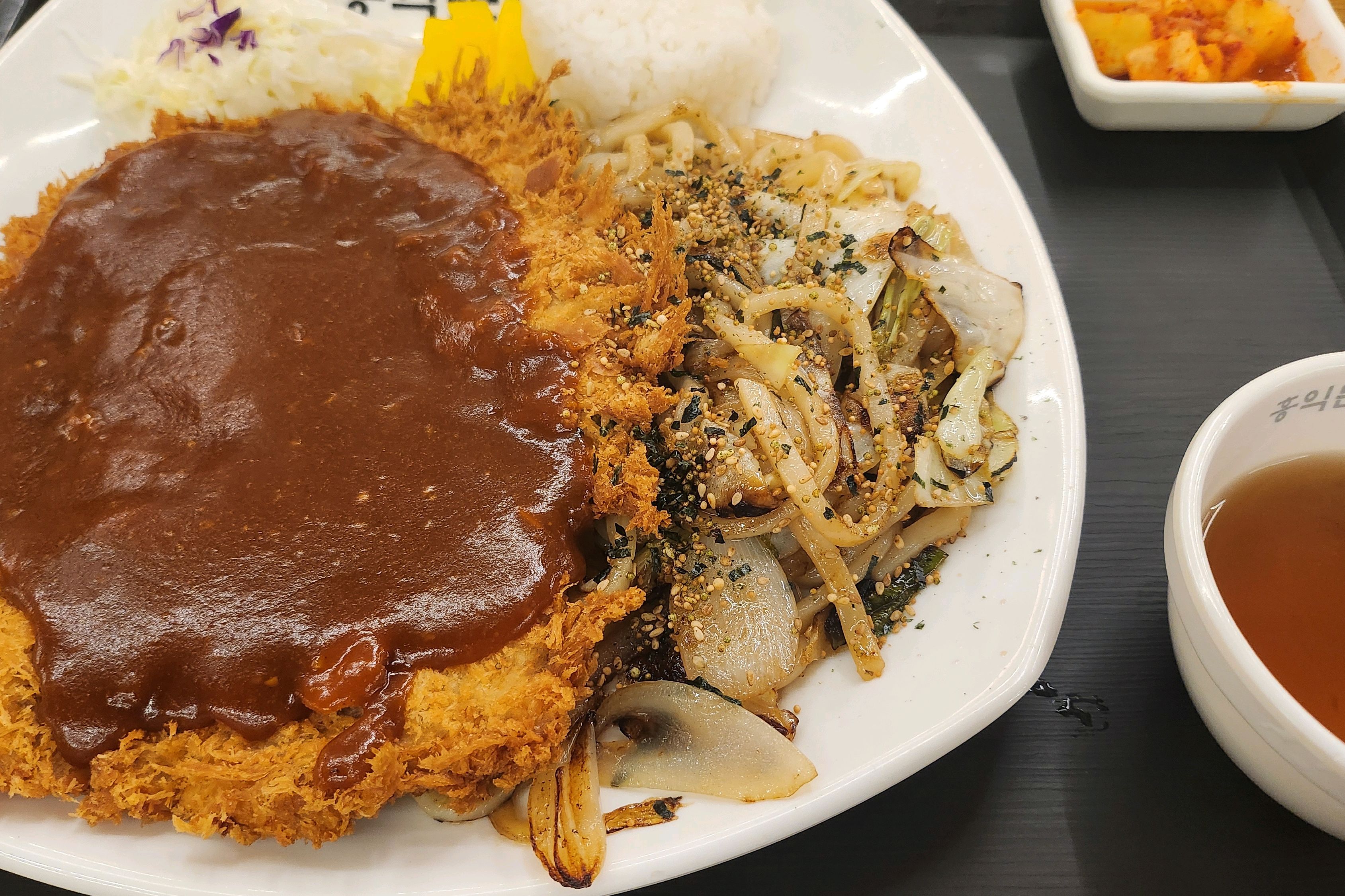 일주일에 한번씩 꼭 갈정도로 찐단골이었는데요 - 회기역 맛집 홍익돈까스 회기역점