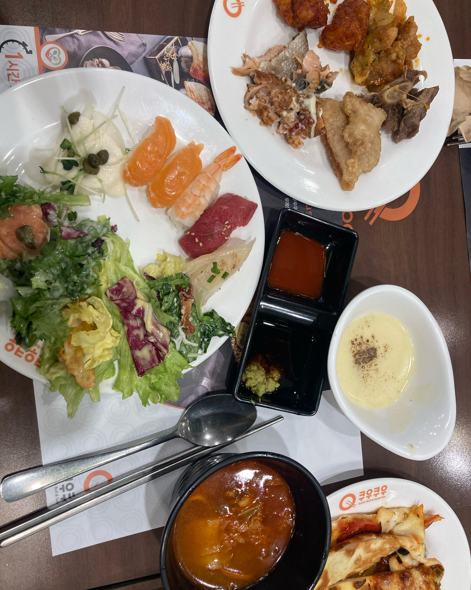 상품권을 선물 받아서 정말 오랜만에 방문한 쿠우쿠우! 여러종류의 음식을 각자 취향대로 먹을