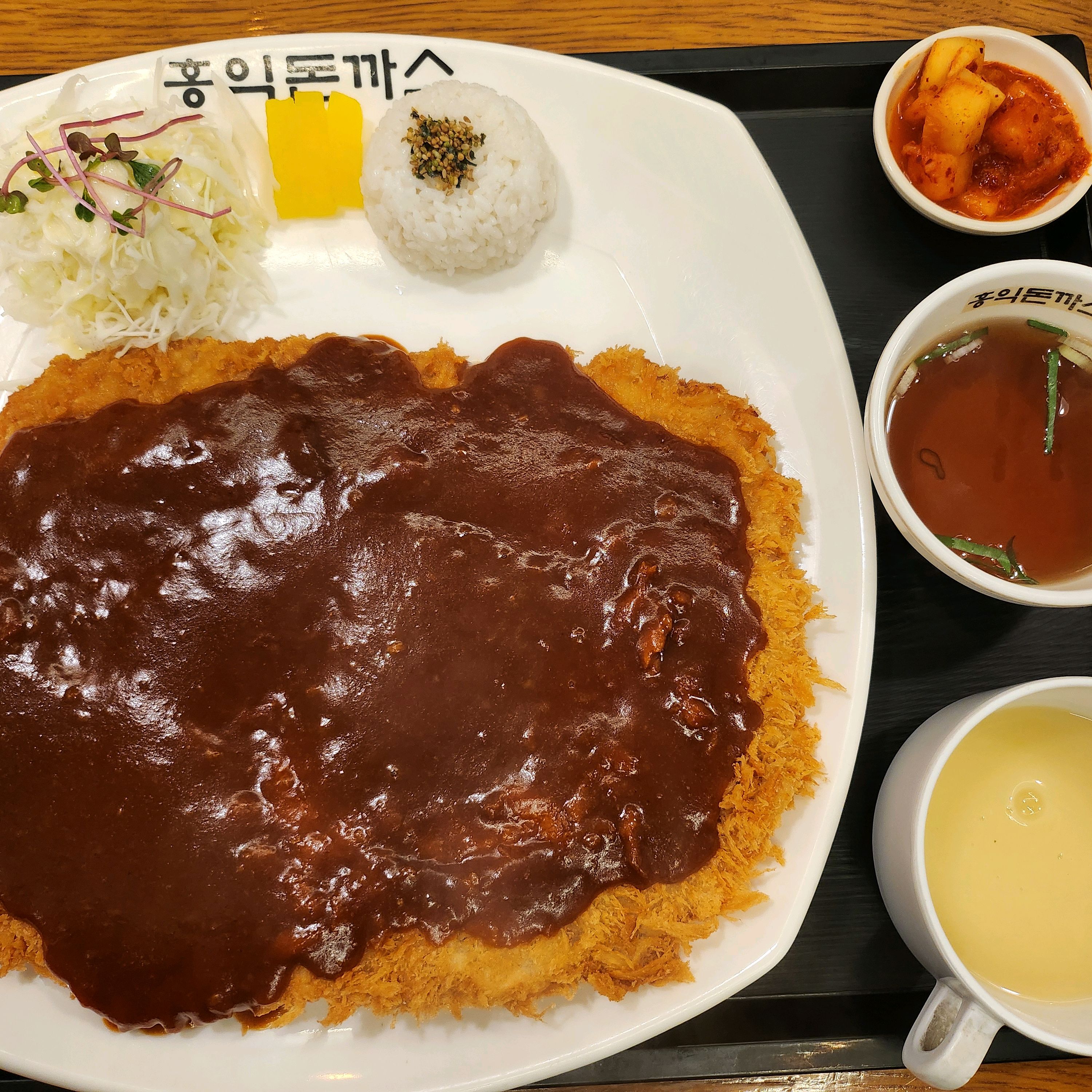 오랜만에 갔는데, 아직도 양이 진짜 많네요. 그래도 맛있게 잘 먹었습니다 - 제주 아라동 맛집 홍익돈까스 제주아라점