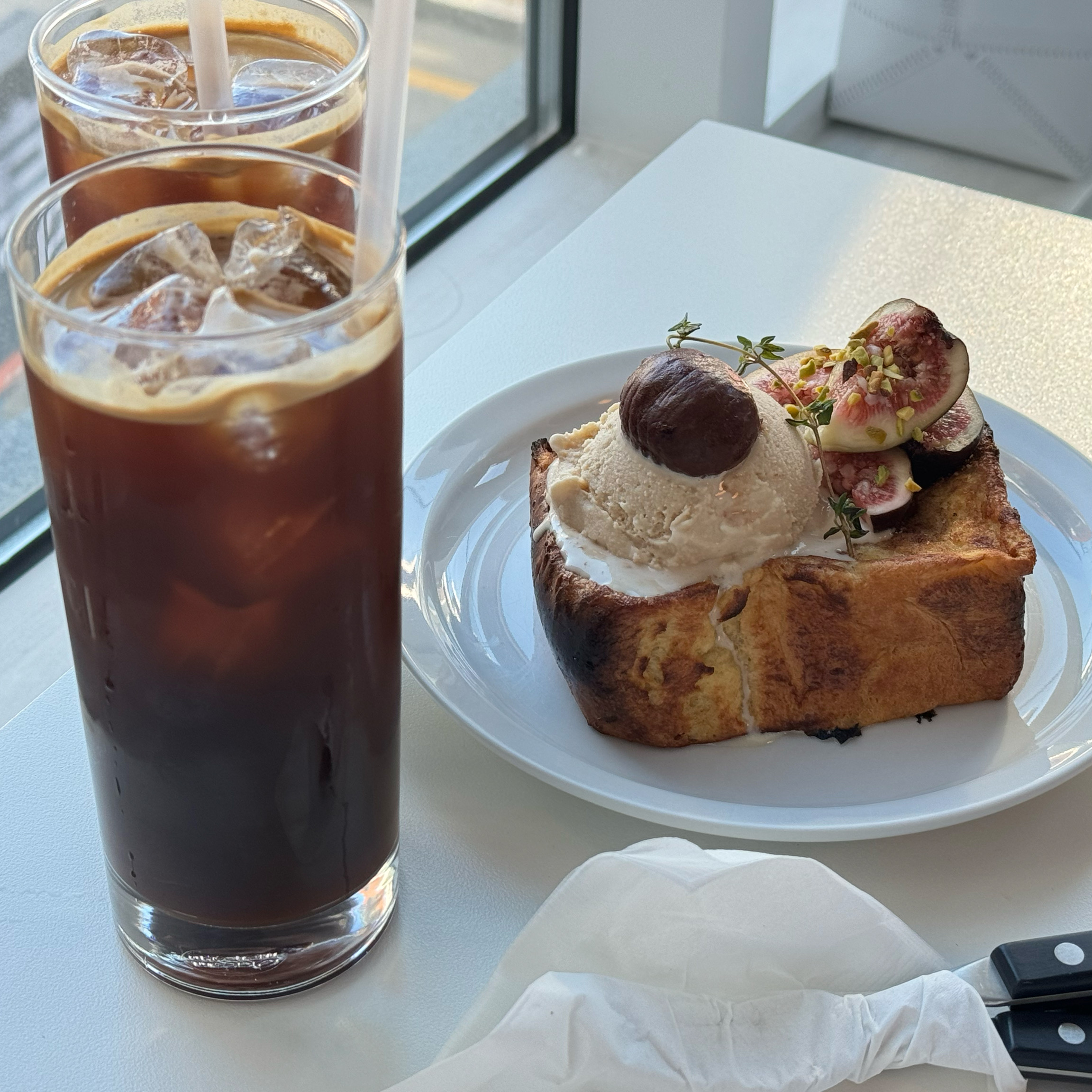망원동은 여기저기 아기자기한곳도 많지만 이렇게 맛있는 밤 크림 토스트를 파는곳도있다고해서