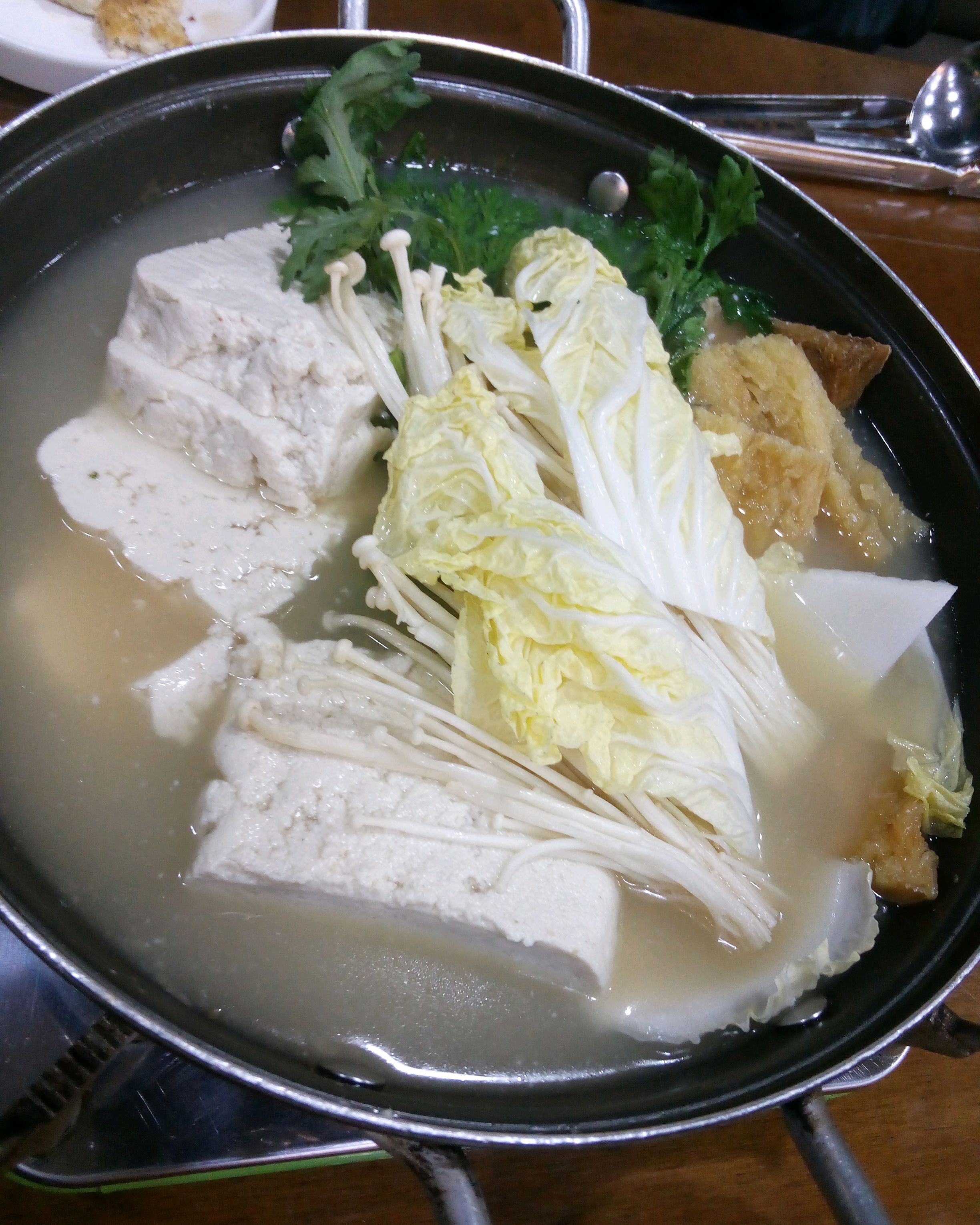Dumi, a restaurant specializing in Cheonggukjang at Bonghwasan Station
