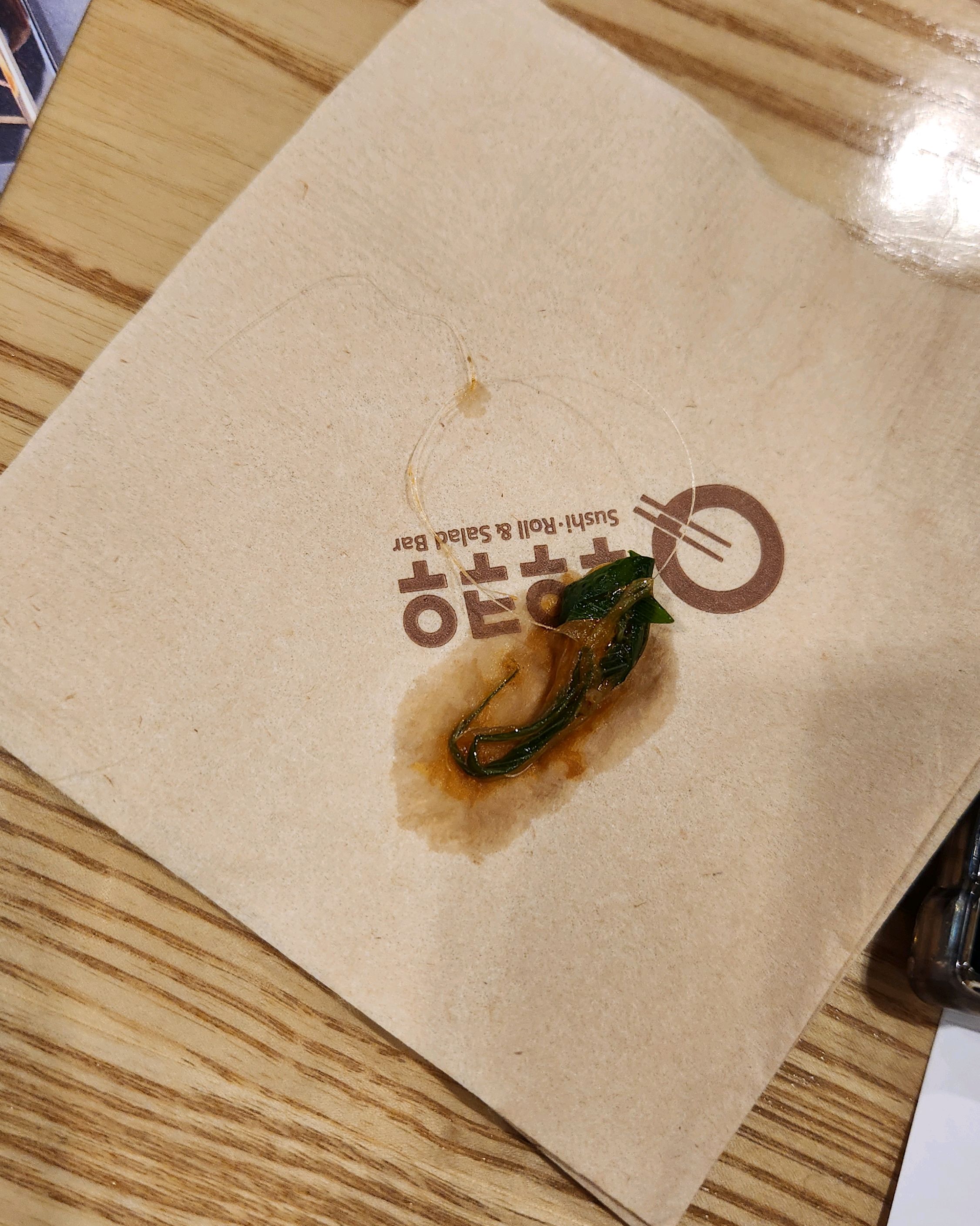 해물탕에 낚싯줄 나옴요 ㄷㄷ 몸속에 들어갔으면 똥으로 나올뻔 무서워서 여기 못 가겠어용ㅠㅅ