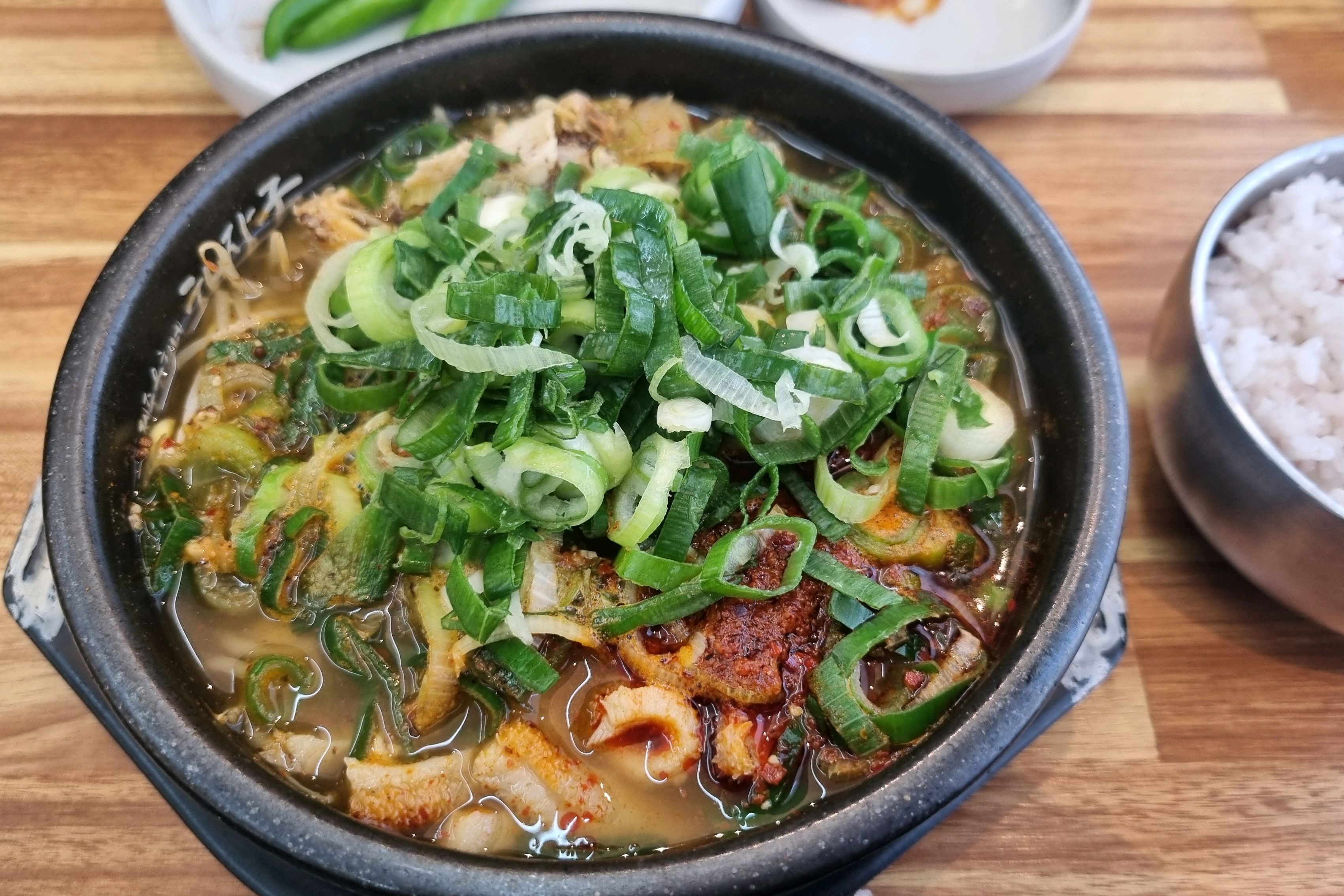 엄마가 선지해장국을 먹고 싶다 하셔서 마침 가보고 싶었던 은희네해장국을 먹으러 다녀왔어요.