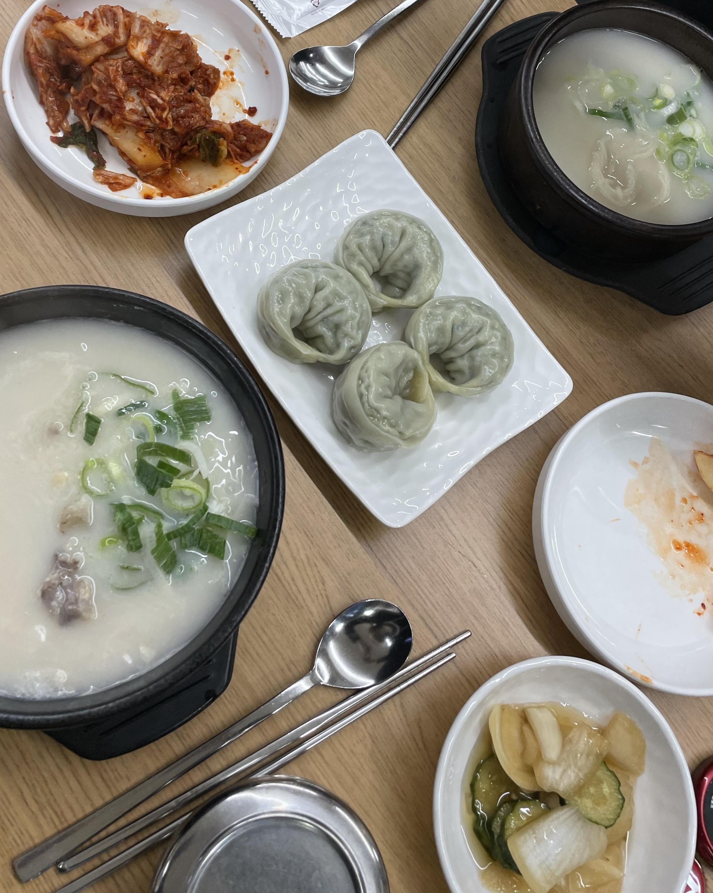 Gusuok seolleongtang, a restaurant specializing in short rib soup at Bongcheon Station