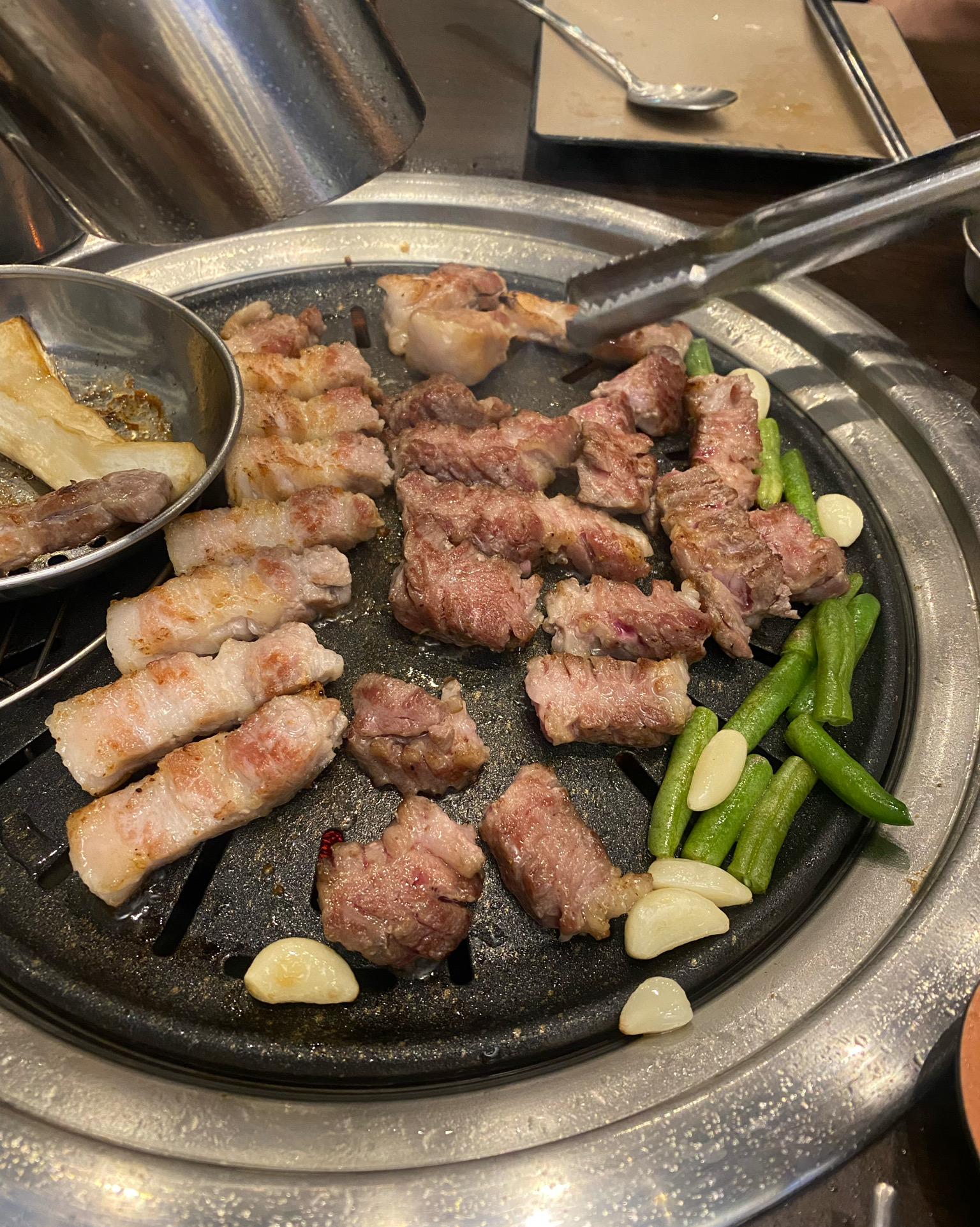 매번 오는 단골집입니다!! 삼겹살,목살,업진살 이렇게 시켰는데 엄청 부드럽고 맛있어요 👍👍