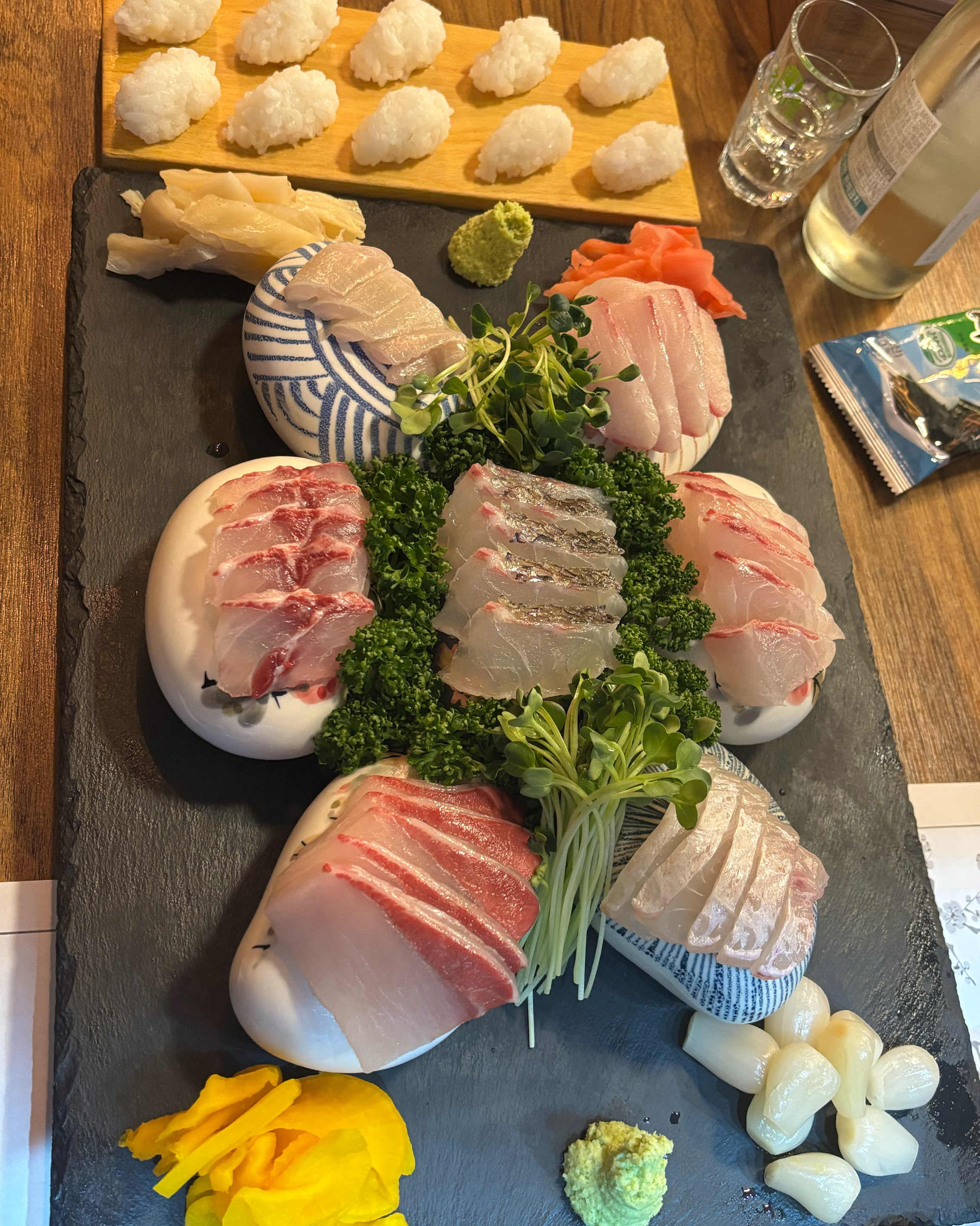 회가 엄청 신선하구 맛있어요! 방어의 계절인만큼 방어가 진짜 통통하구 기름지구 너무 맛있습