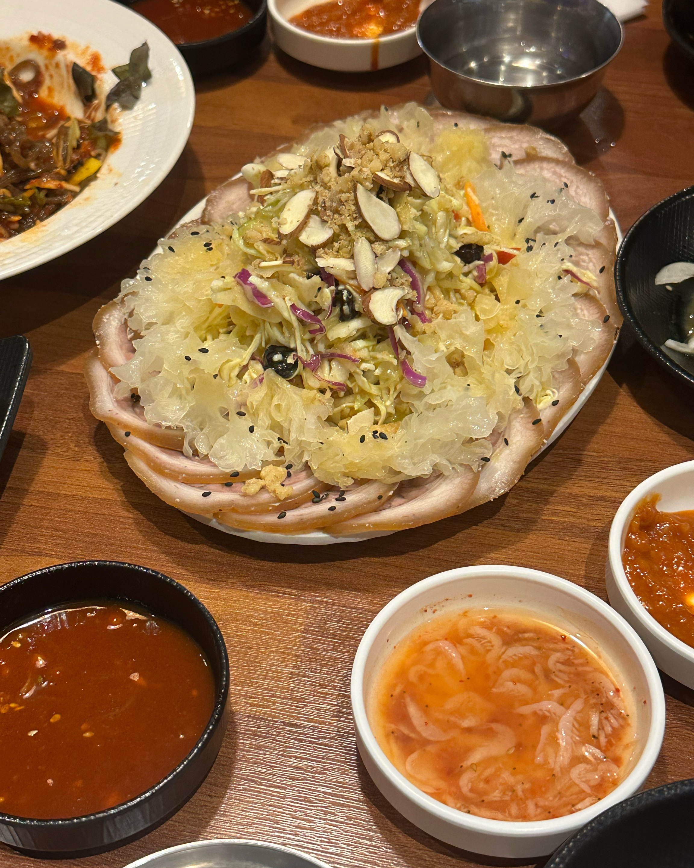 친구 추천으로 오게되었는데 족발이 야무지고 - 불당동 맛집 족산 천안본점