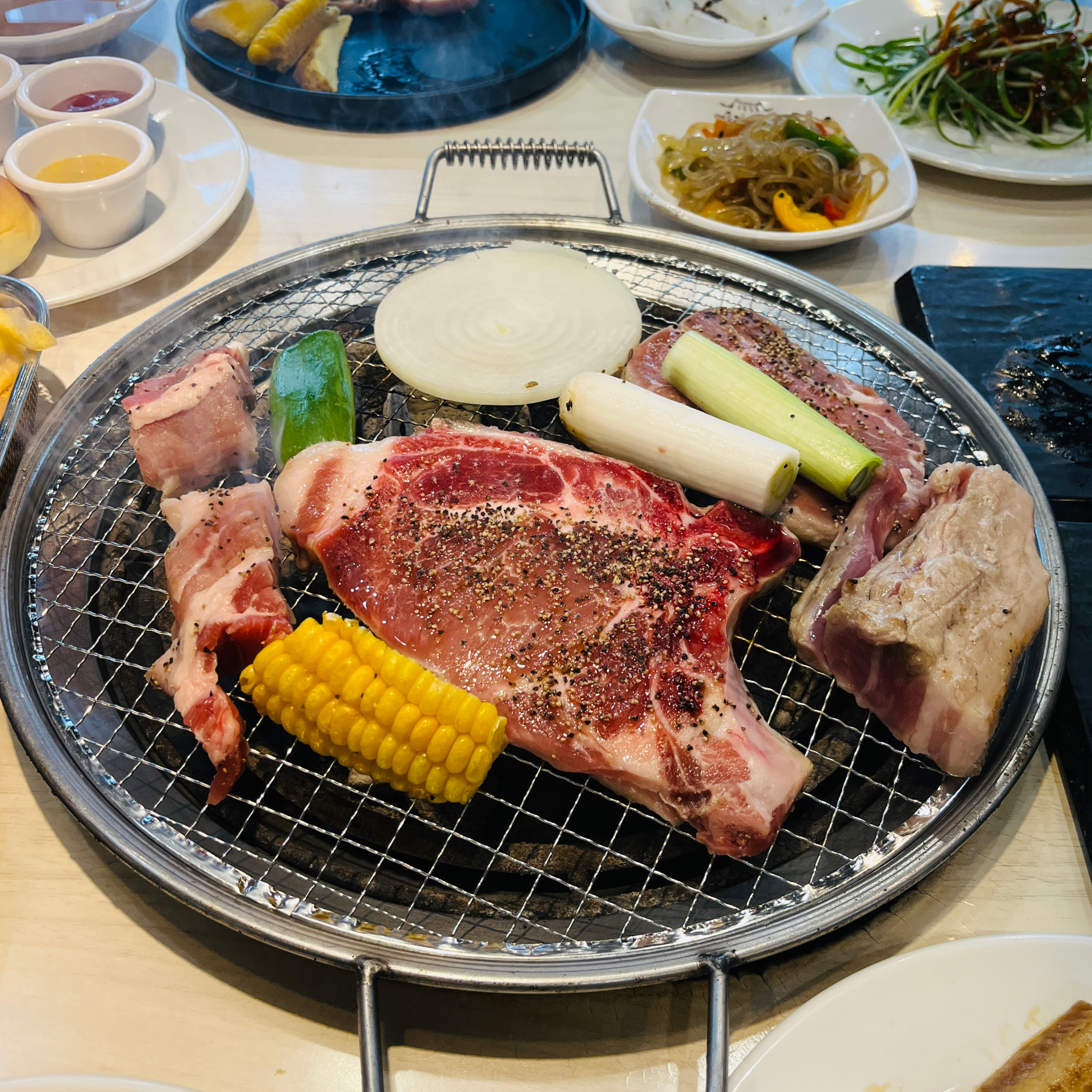 며칠 전 부터 고기 타령을 하는 가족들을 데리고 가성비 좋은 명륜진사갈비 파주 다율점에서