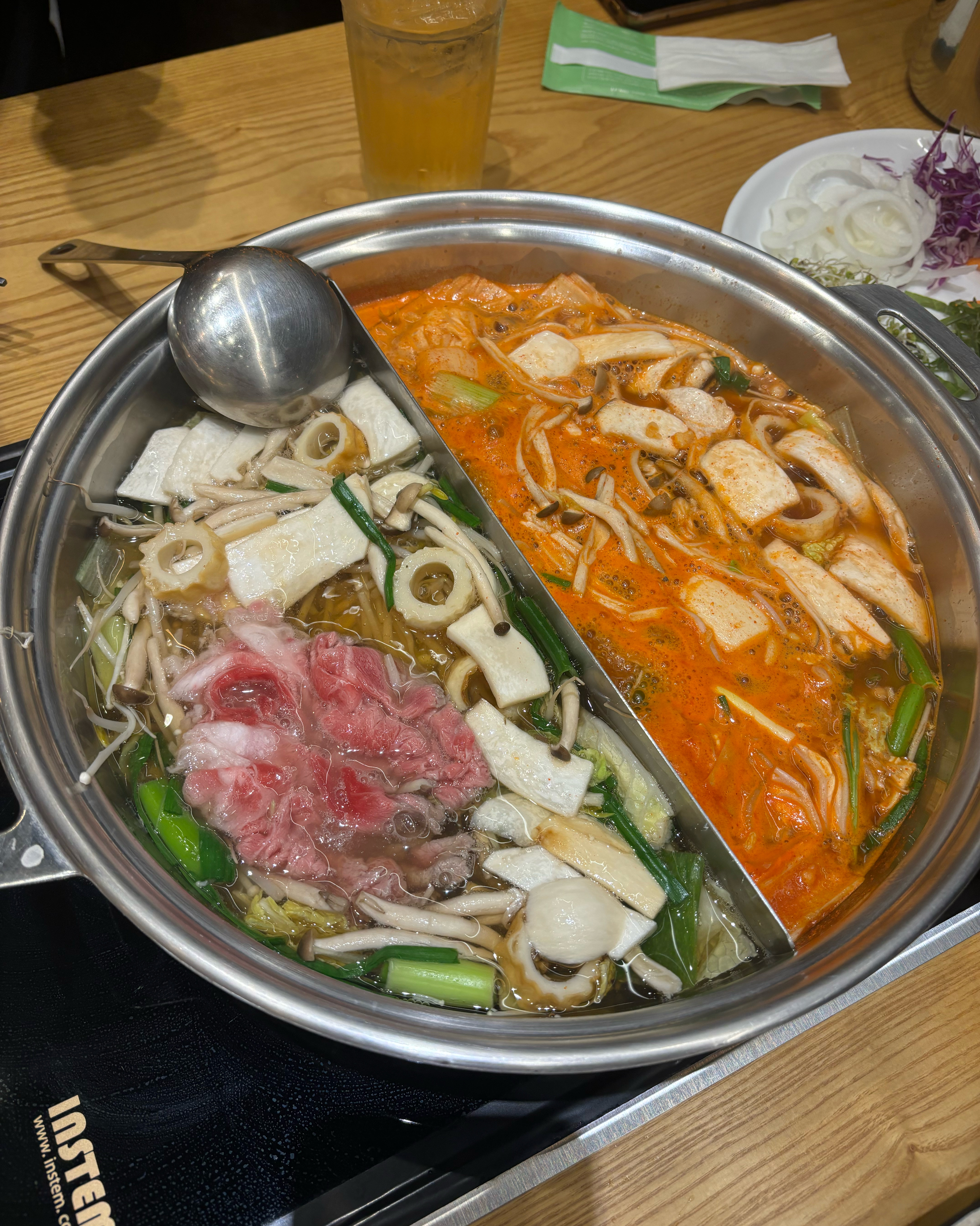 여태 먹었던 샤브샤브중에 야채가 제일 깔끔하고 신선해서 좋았어요 !! 질 좋은 소고기가 무