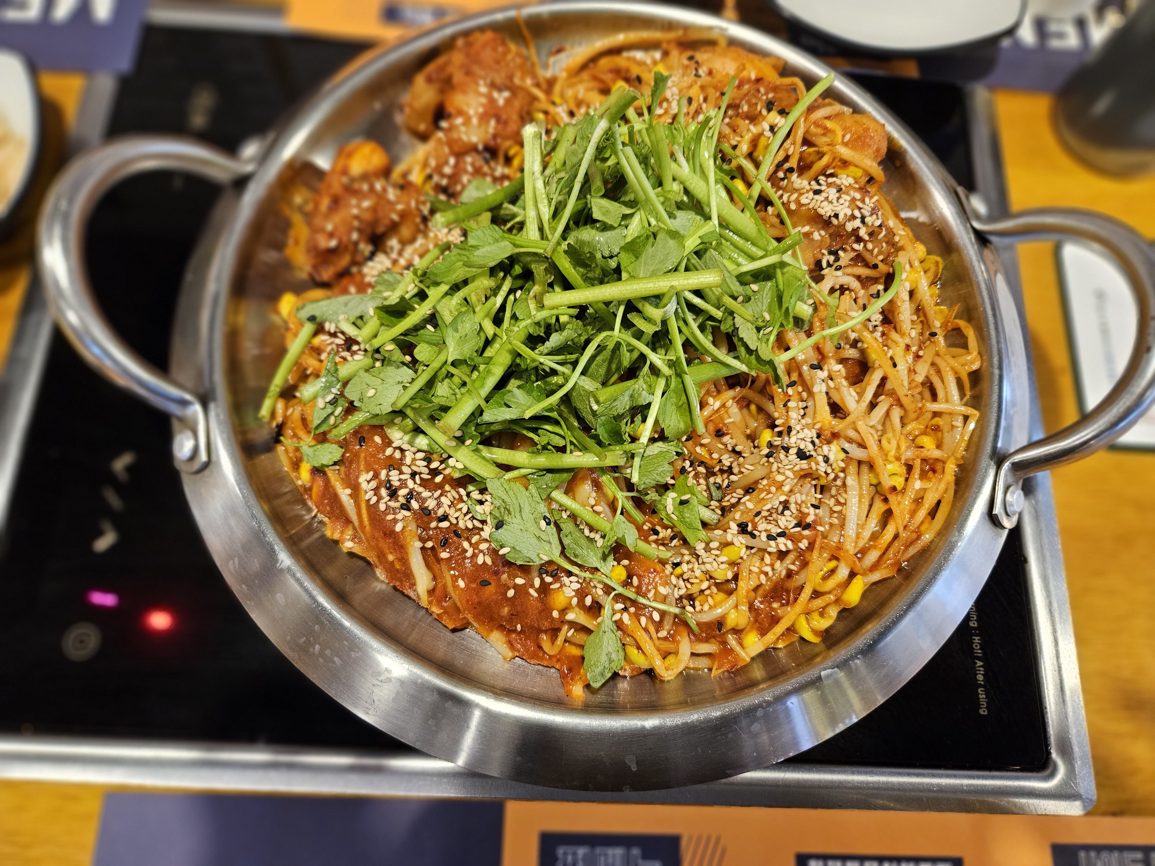 가족들 모임으로 왔는데 맛있고 음식도 빨리 나오고 친절하셔서 넘 좋았어요! 같이 온 가족들