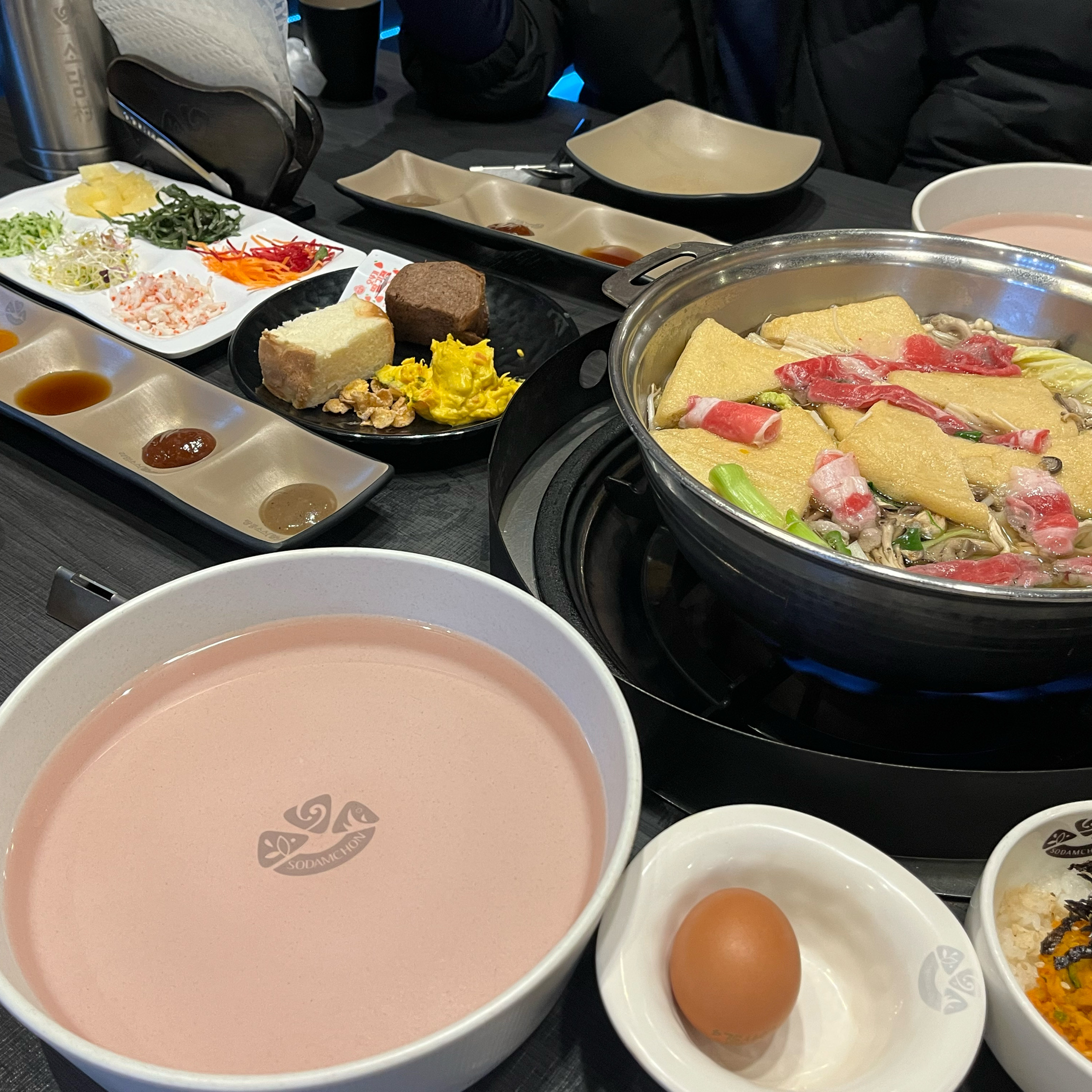 가족들이랑 오랜만에 소담촌 갔는데 부모님이 맛있게 잘 드셔 주셨고 속도 편안하니 소담촌 샤