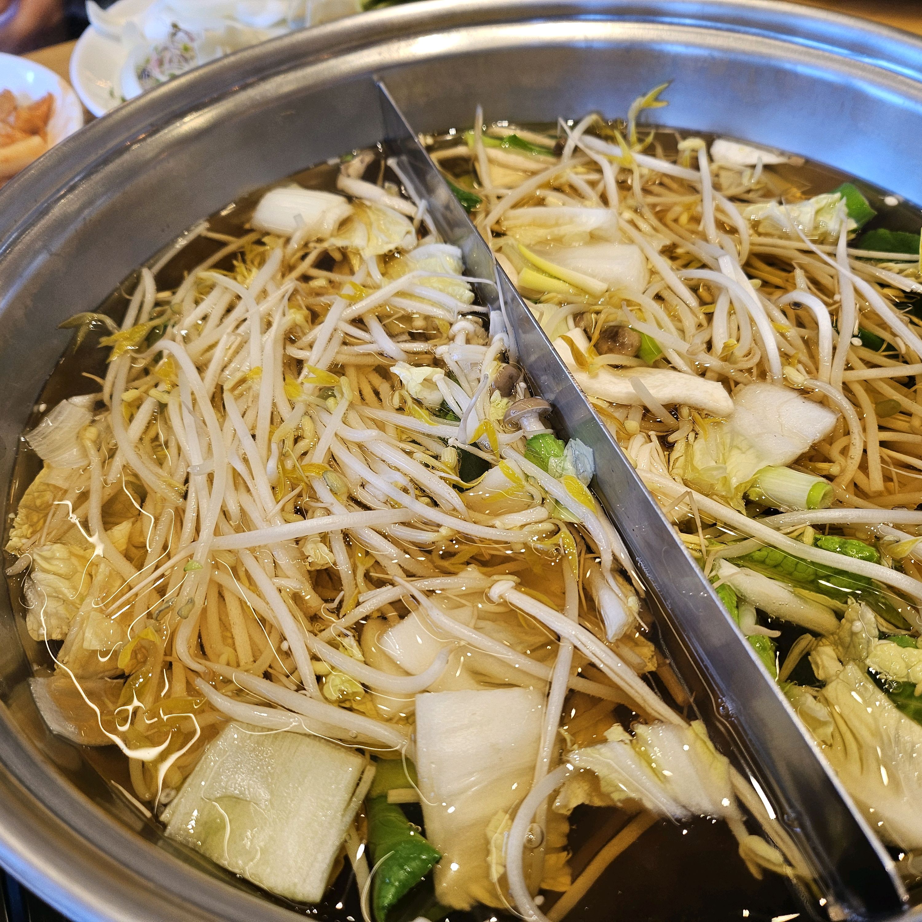 재료도 신선하고 소고기 돼지고기 무제한으로 먹을수 있어서 좋아요. - 천안 구성동 맛집 샤브20 천안구성점