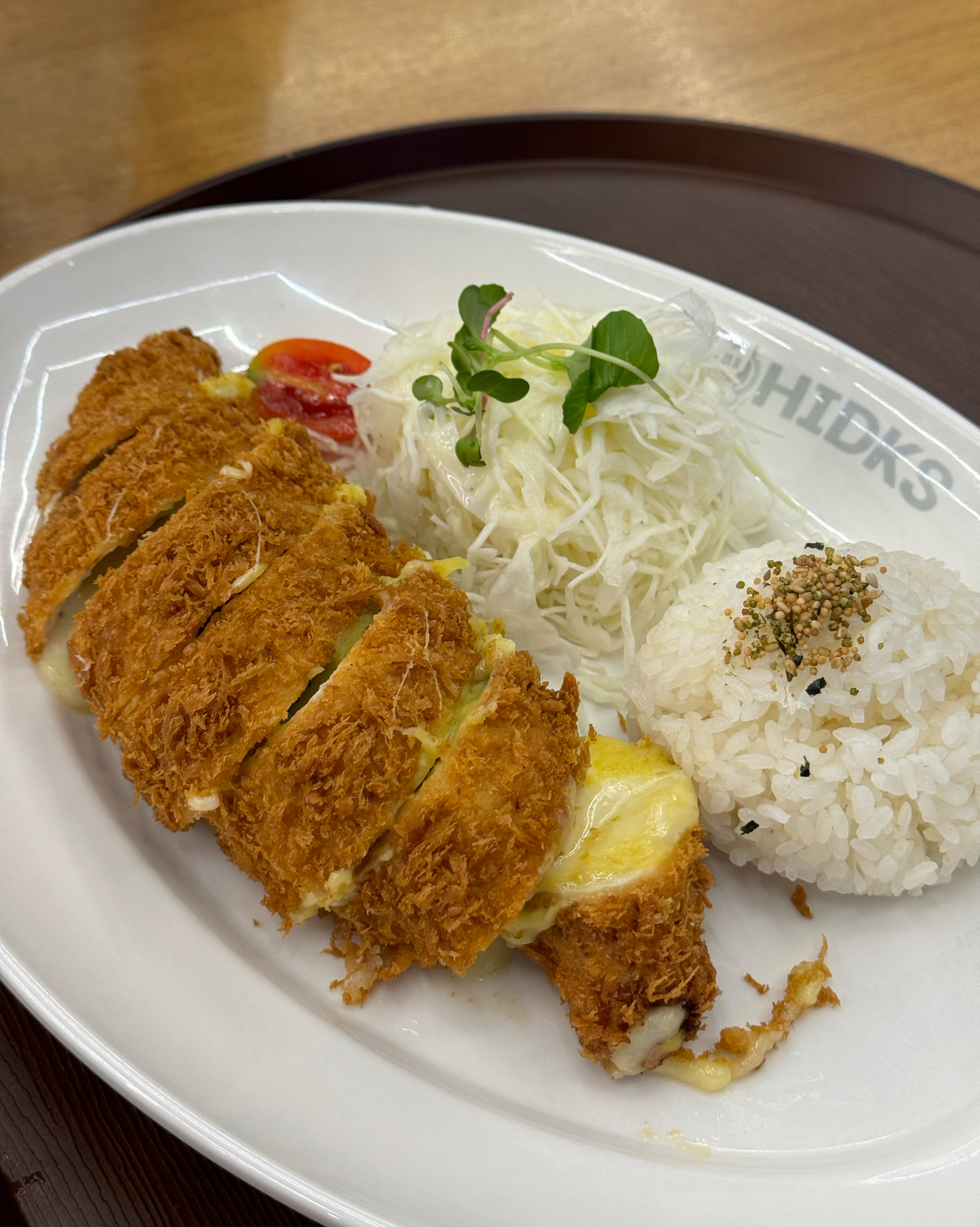 홍익돈까스는 안산지점에서 어릴때부터 좋아하던 맛집이었는데요, 알고보니 동탄지점이 본점이더라