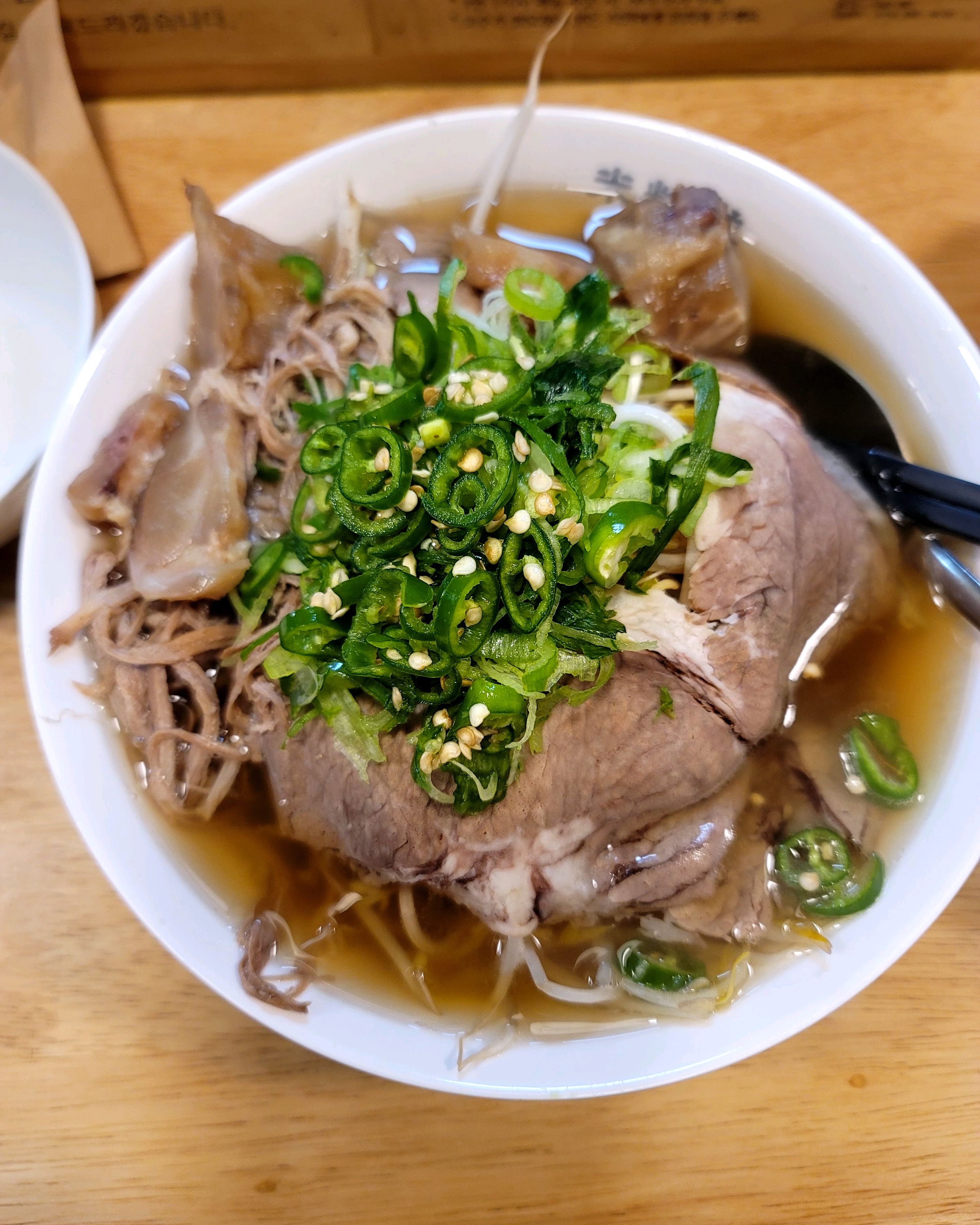 집에서 서면이 더 가깝지만 맛있게 그리고 기분좋게 먹을려고 굳이 부산대까지옴! 시간 좀더 