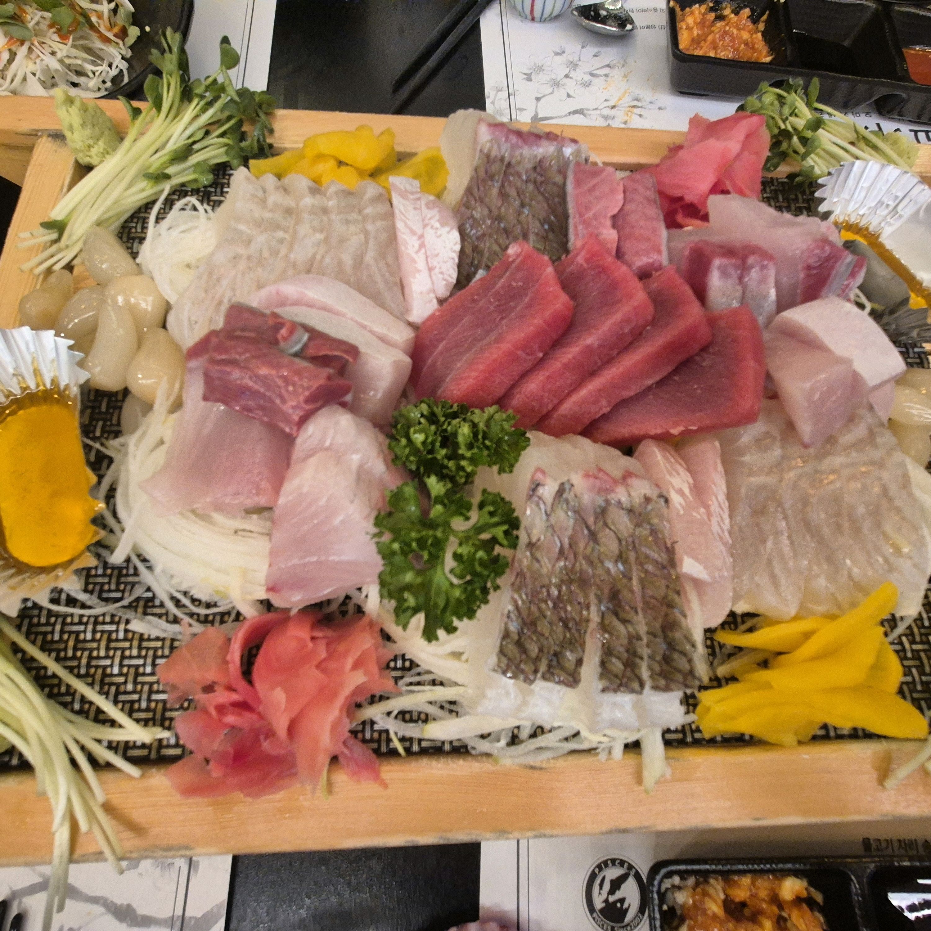 회사 동료들하고 한잔하러 왔는데 너무너무 맛있고 친절해서 주기적으로 방문할 것 같습니다 ㅎ