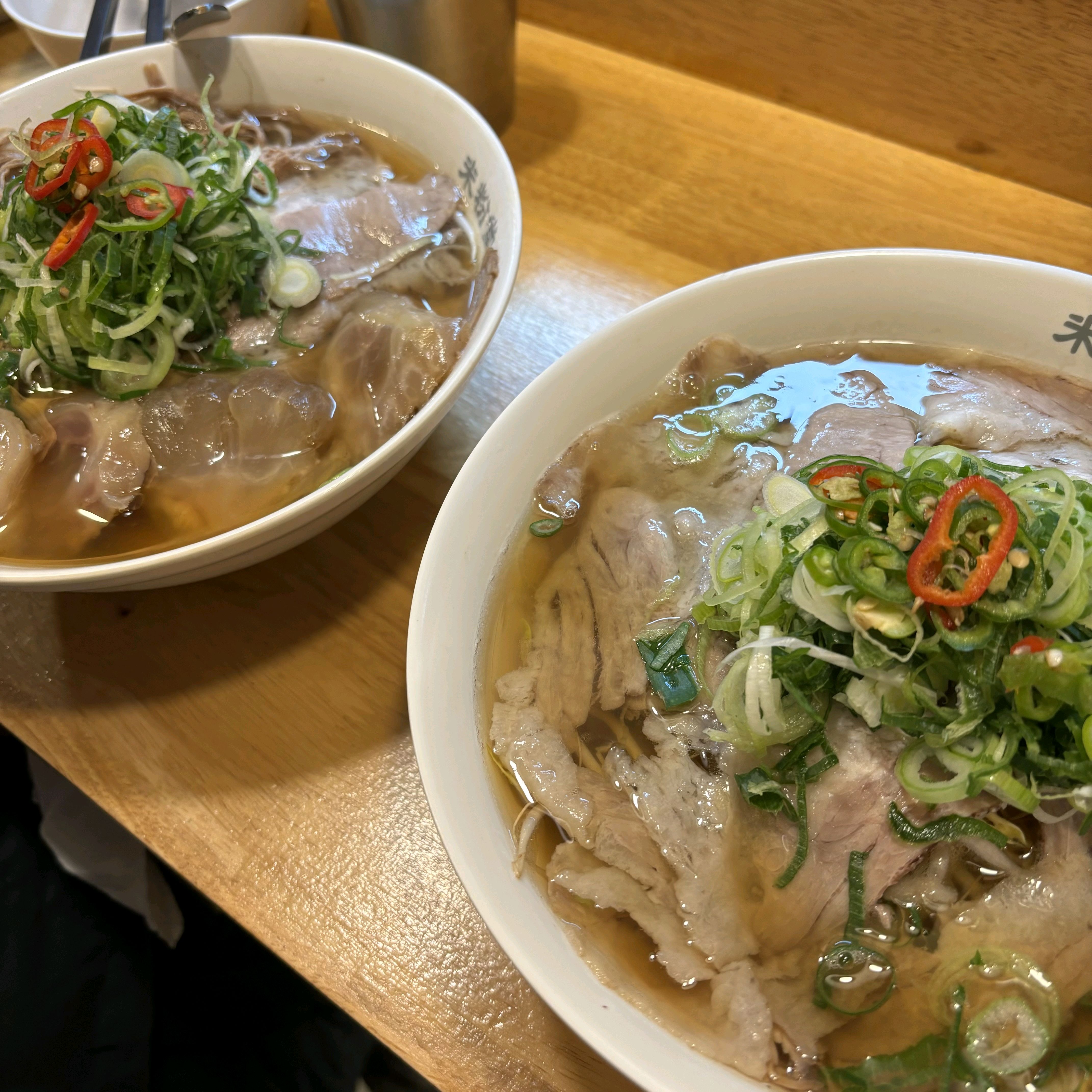 사장님이 바뀌신건지 육수 맛이 좀 달라졌어요.개인적으로 힘줄.차돌.양지쌀국수 좋아하는데 ㅜ