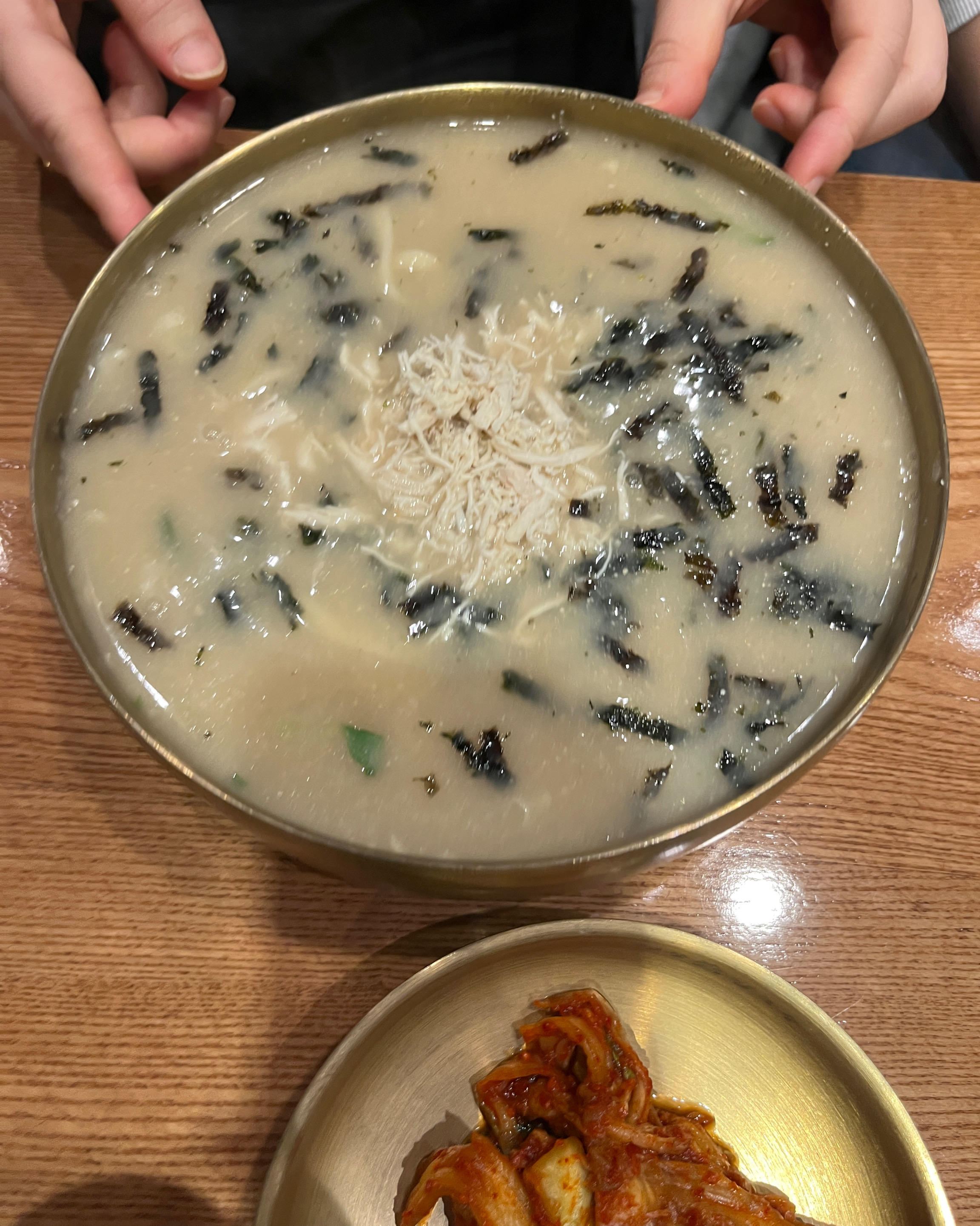 매장도 넓고 서비스도 친절해서 너무 마음에 들어요. 양도 많고면 있기도 적당해서 너무 맛있