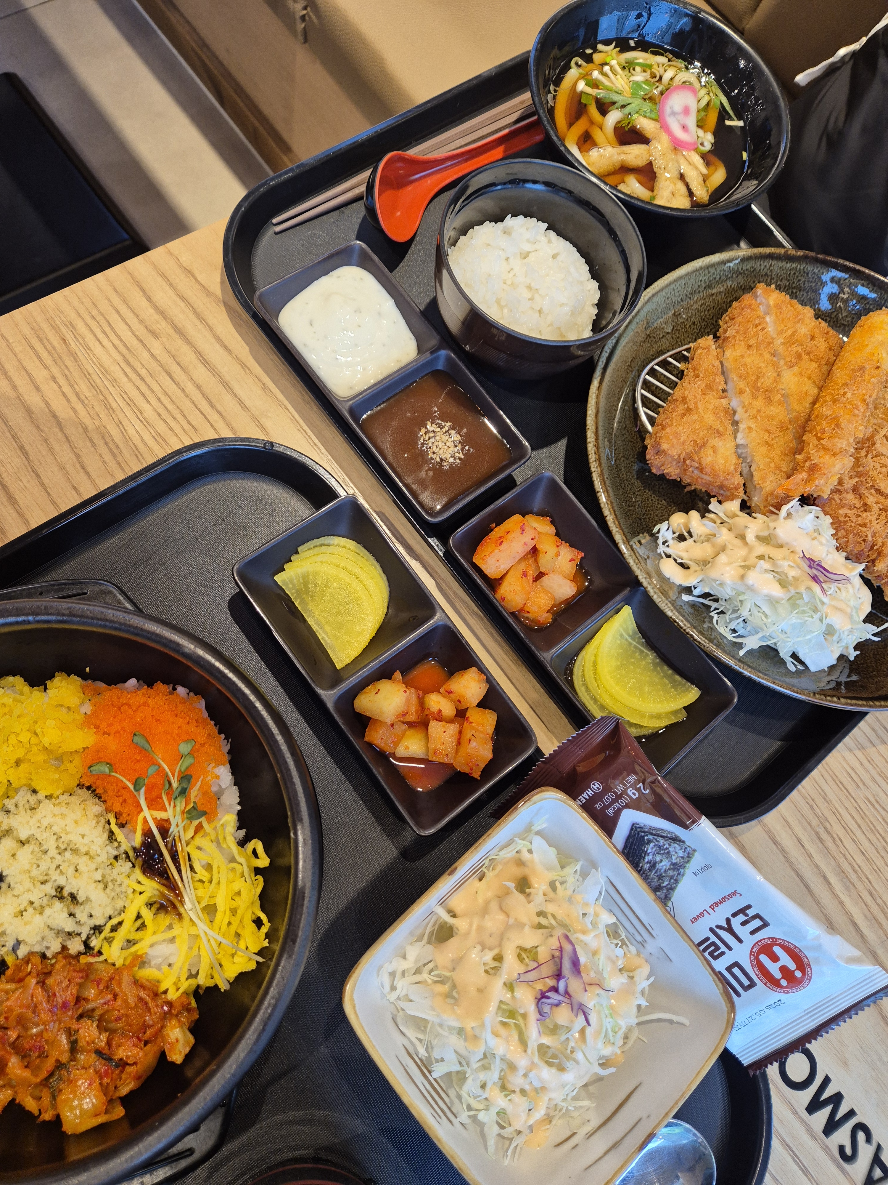 Gatsumong Dongmyo, a famous fried king shrimp restaurant in Sinseol-dong Station