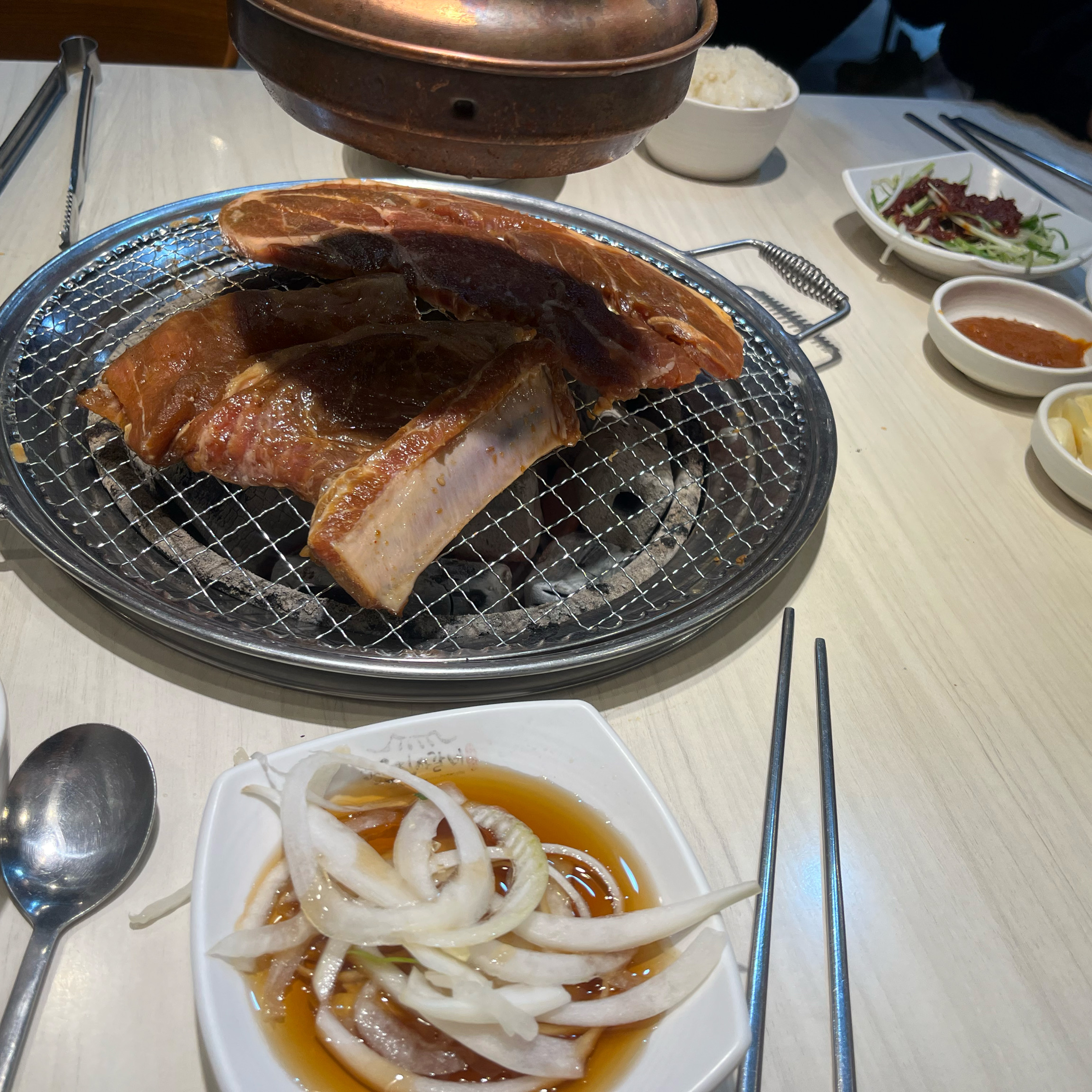 리모델링 하고 처음와봤는데 매장이 청결하고 샐러드바에도 종류가 다양해서 좋은것 같아요! - 망월동 맛집 명륜진사갈비 하남미사점
