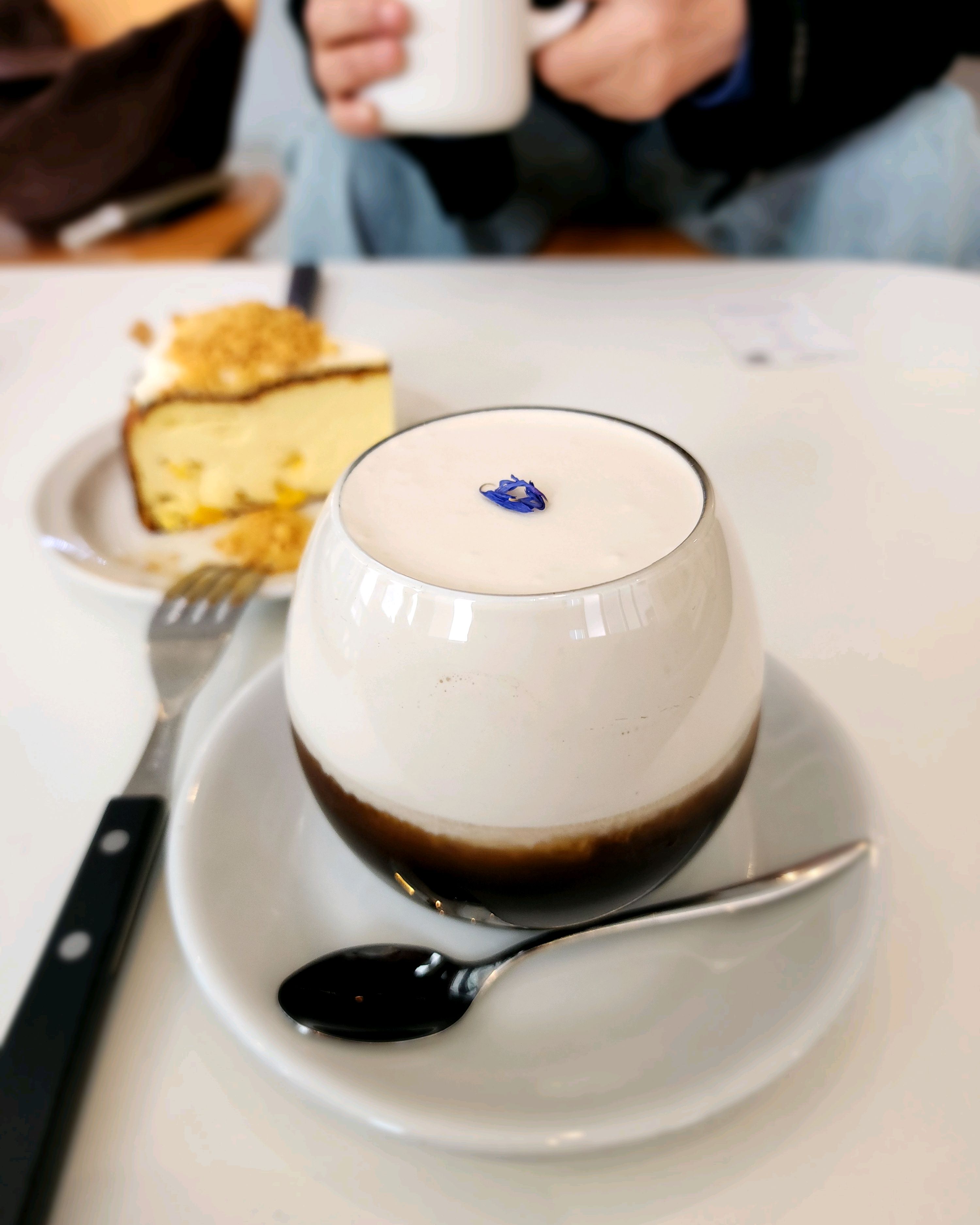 베르가못슈페너/ H아메리카노/ 콘크럼블 바스크 치즈케이크/ - 불당동 맛집 헥스커피로스터스쇼룸