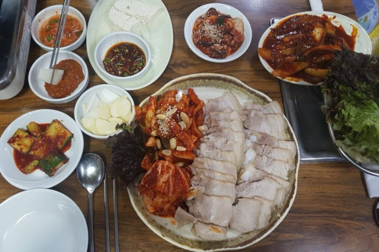 [광화문 맛집 종로3가 장군굴보쌈] 직접 가본 로컬 리뷰