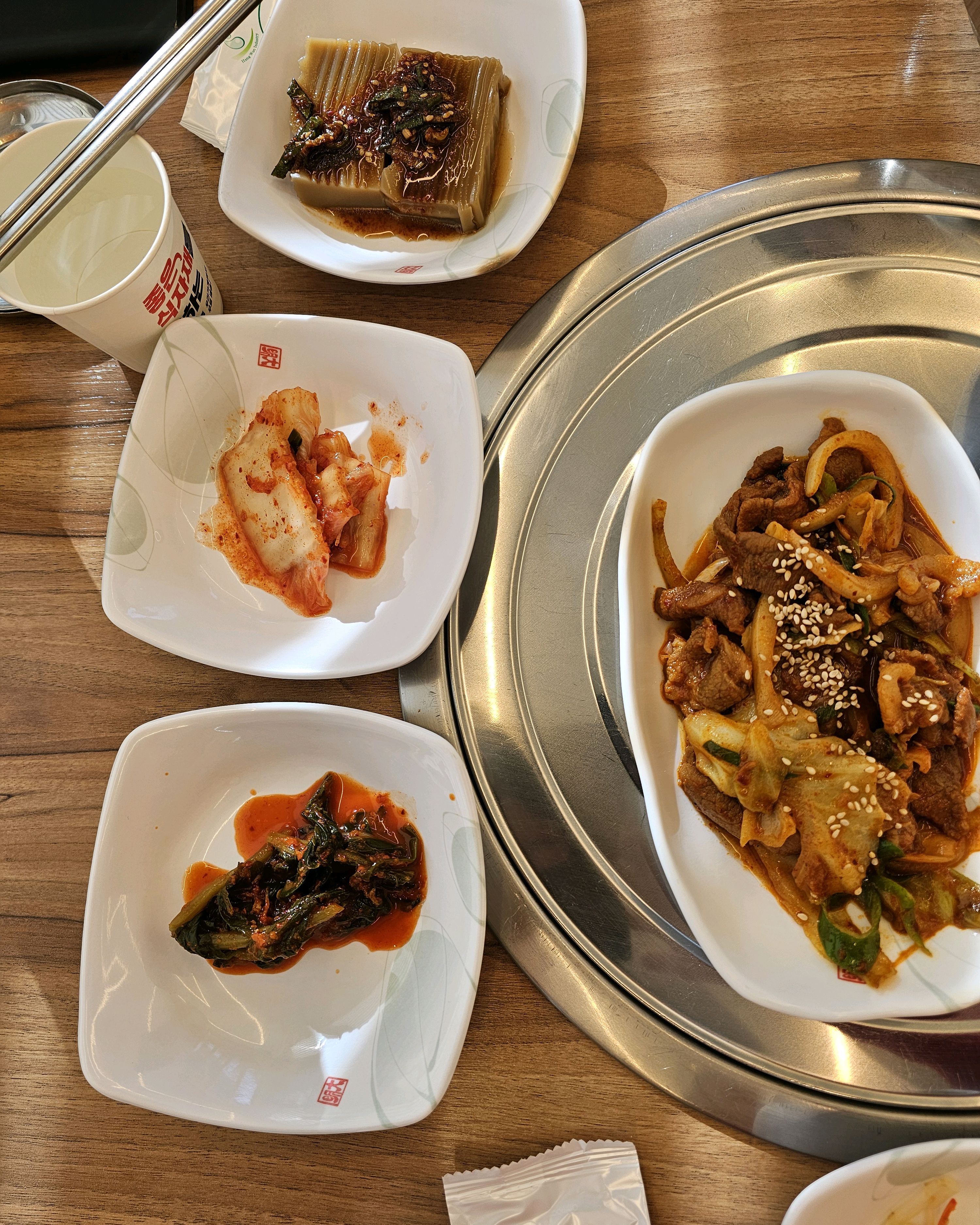 가성비좋은 밥집이에요.집에서 먹는것처럼 깔끔하고 정갈한 밑반찬에, 바삭한 가자미 정식이 맛