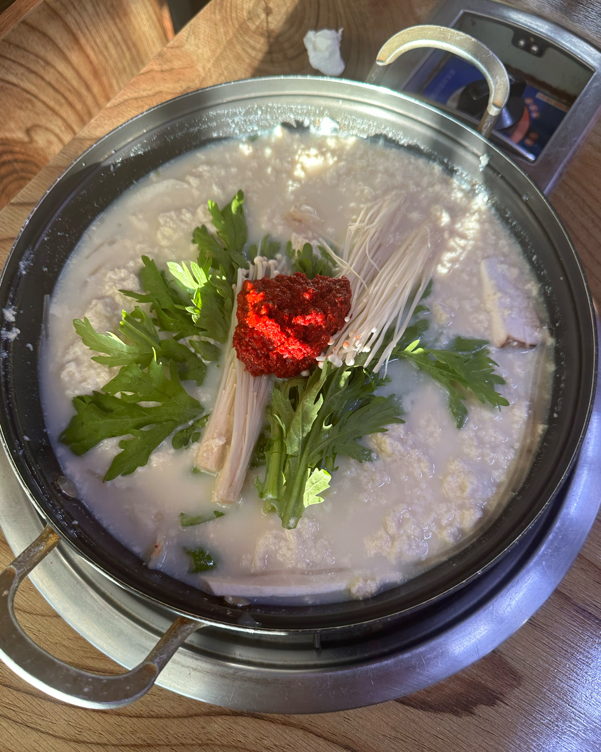 추운 날씨에 따뜻한 음식 먹어서 너무 좋았어요 ㅎㅎ 순두부 전골이랑 모두부 다 넘 맛있네요