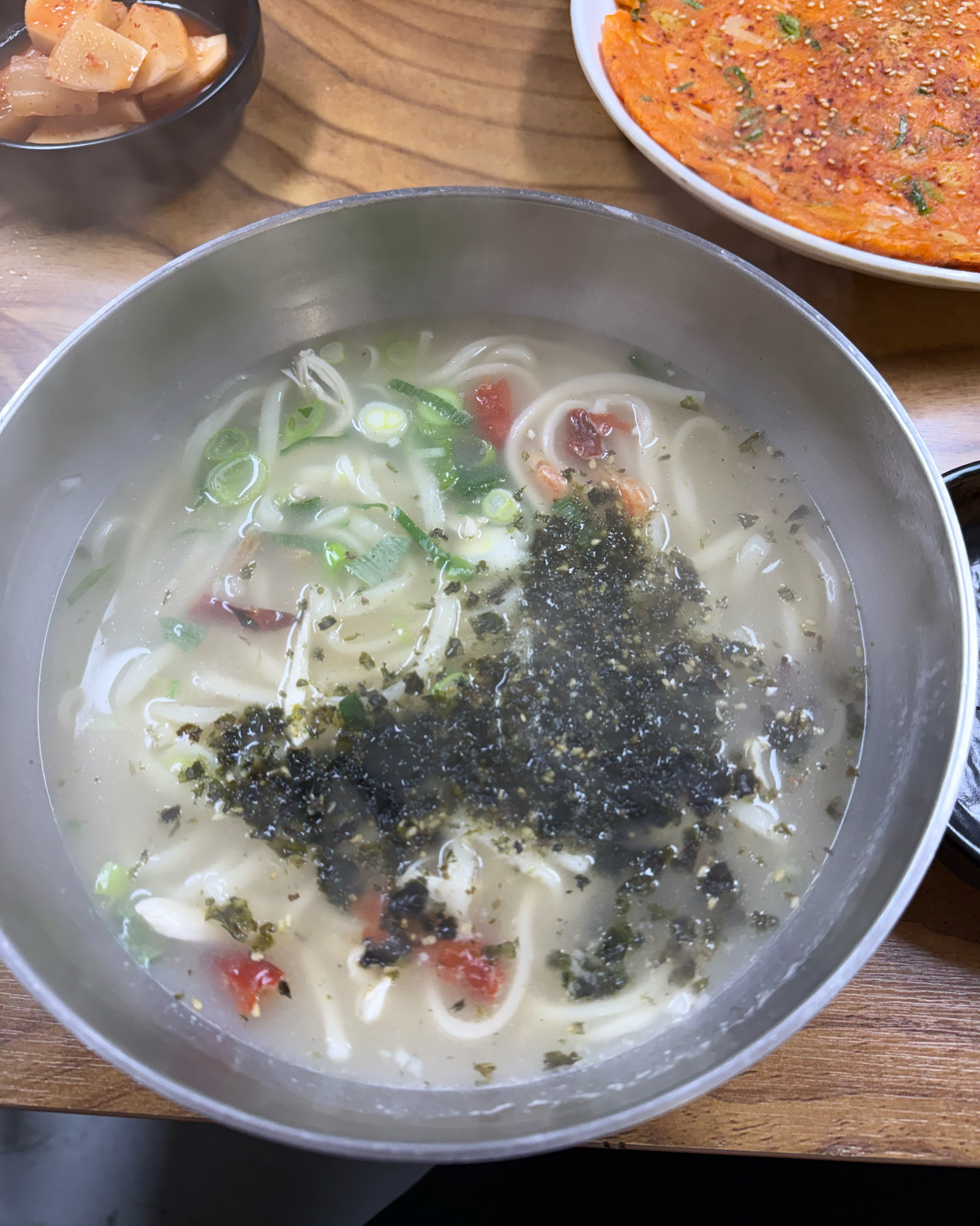 Sindorim Station Oriental Medicine Duck Baeksook Guryong Chicken Gomtang