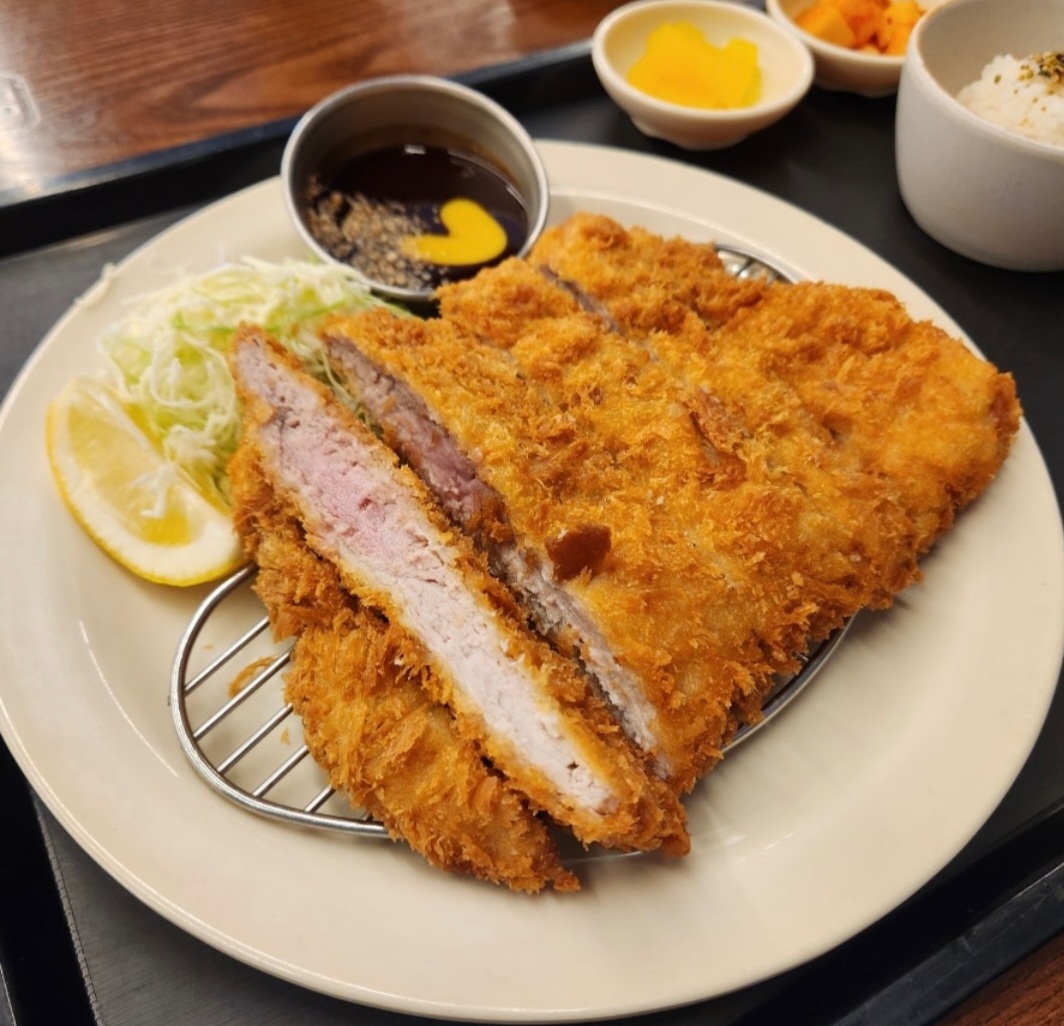 돈가스랑 생선가스 주문했어요. 돈가스 엄청 크네요. 잘먹었어요. - 남양주 화도 맛집 홍익돈까스 남양주화도점