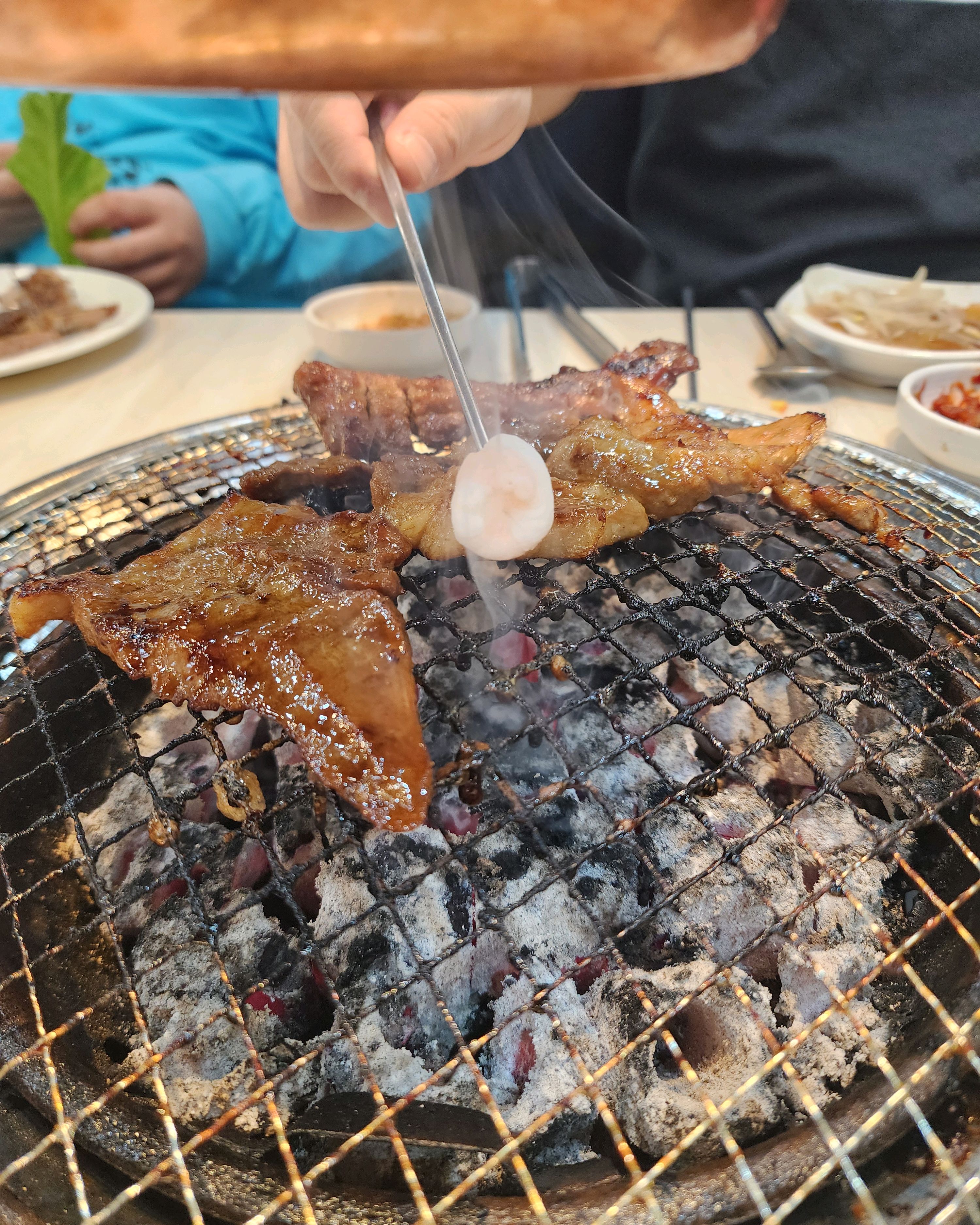 고기 종류도 많은데 자유이용이라 아이들과 오기 좋아요~~ - 대전 맛집 명륜진사갈비 마치광장점